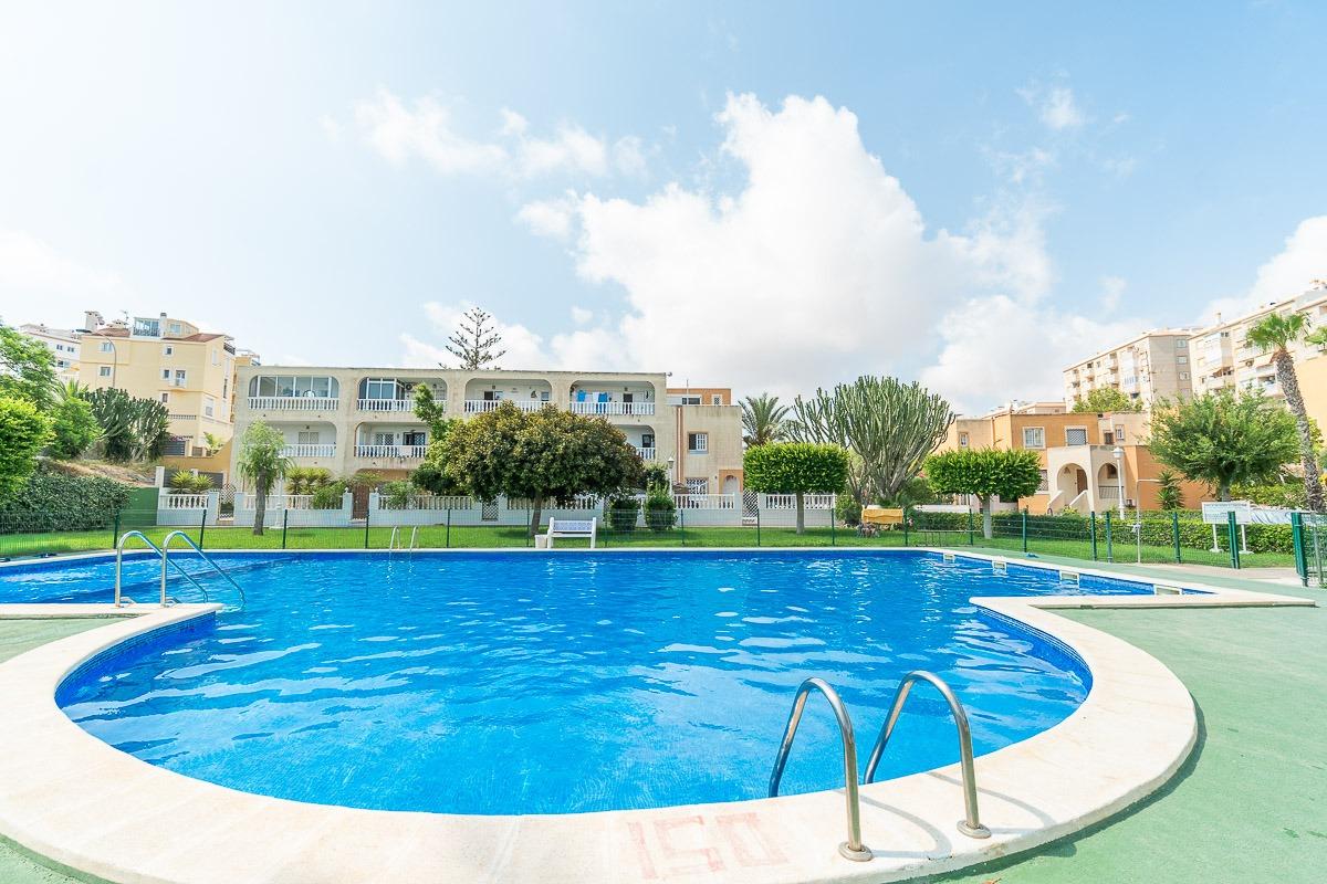 LUMINOSO ATICO DUPLEX CON SOLARIUM Y PARKING PRIVADO EN TORR - foto 3
