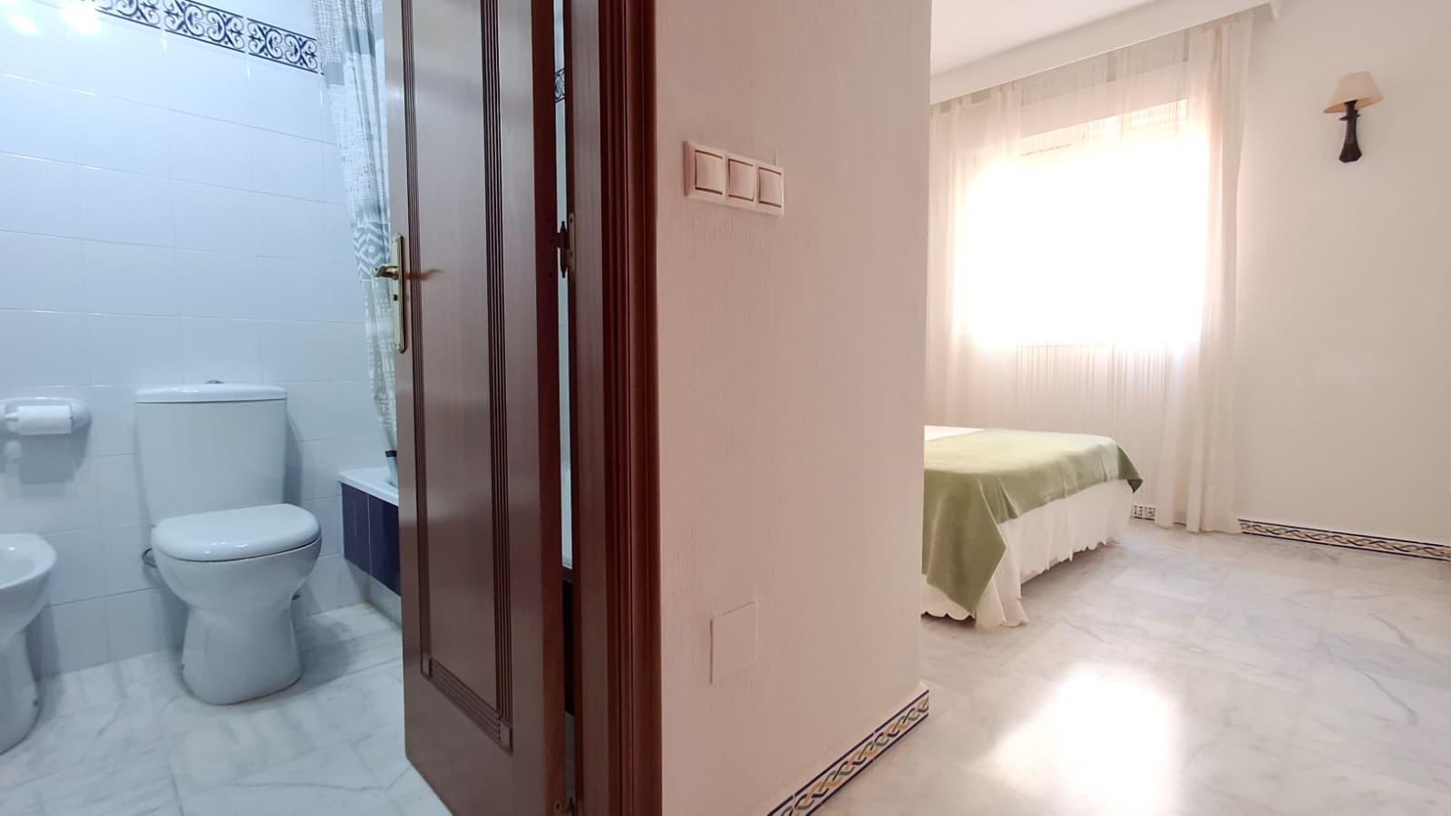 Apartamento en Torrevieja a solo 100 metros de la Playa de L - foto 16