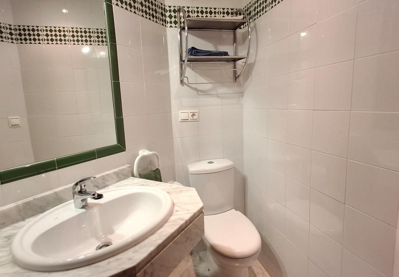 Apartamento en Torrevieja a solo 100 metros de la Playa de L - foto 23
