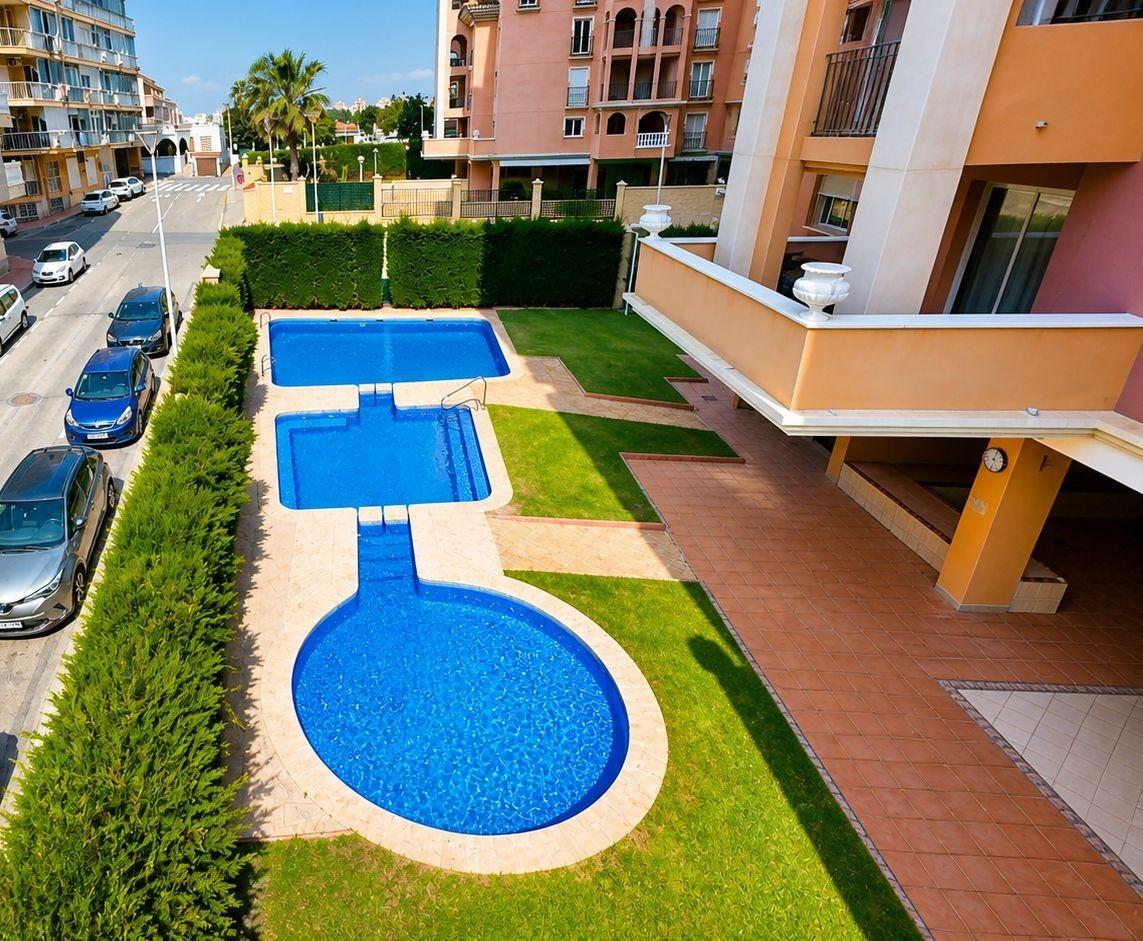 Apartamento en Torrevieja a solo 100 metros de la Playa de L - foto 8