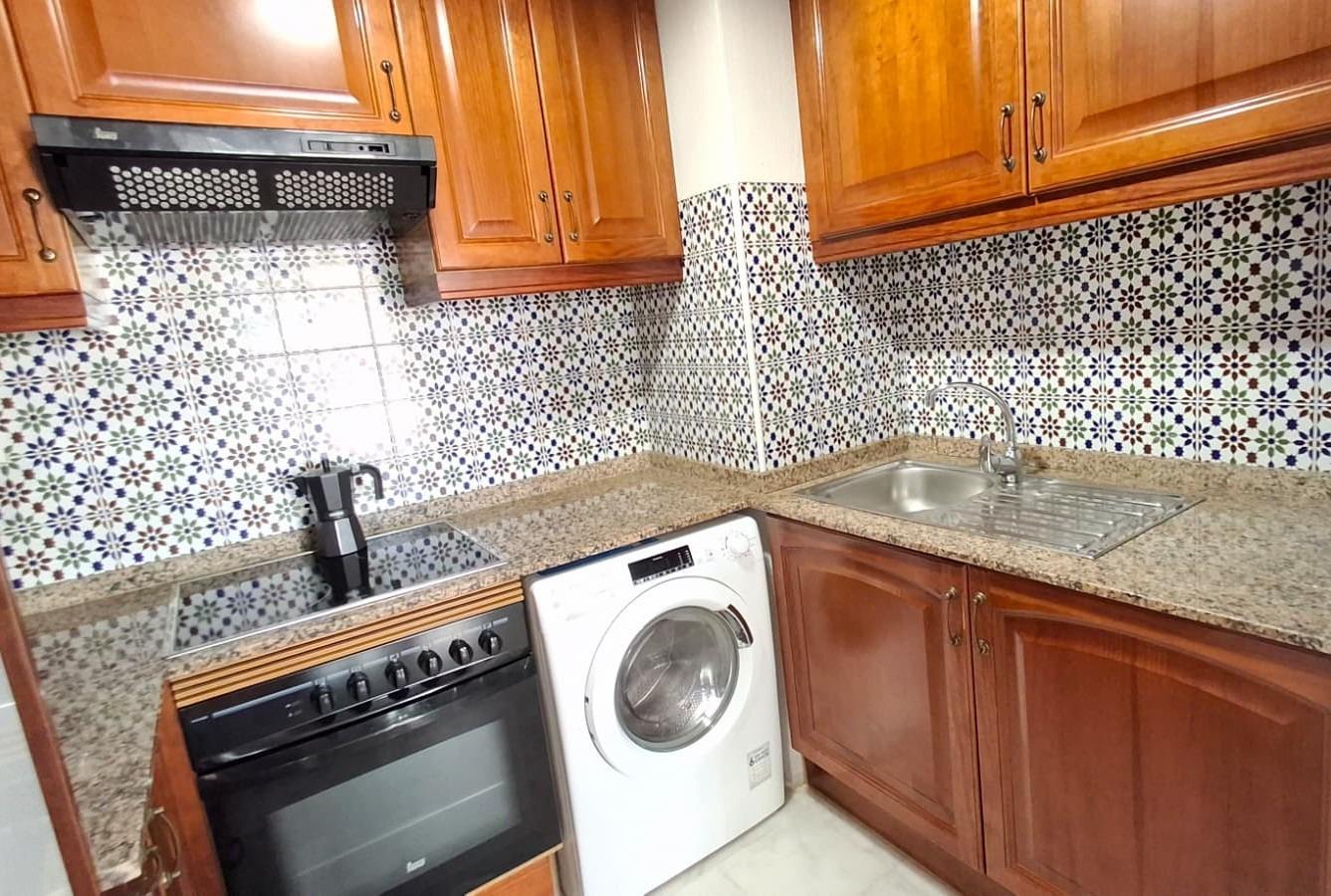 Apartamento en Torrevieja a solo 100 metros de la Playa de L - foto 9