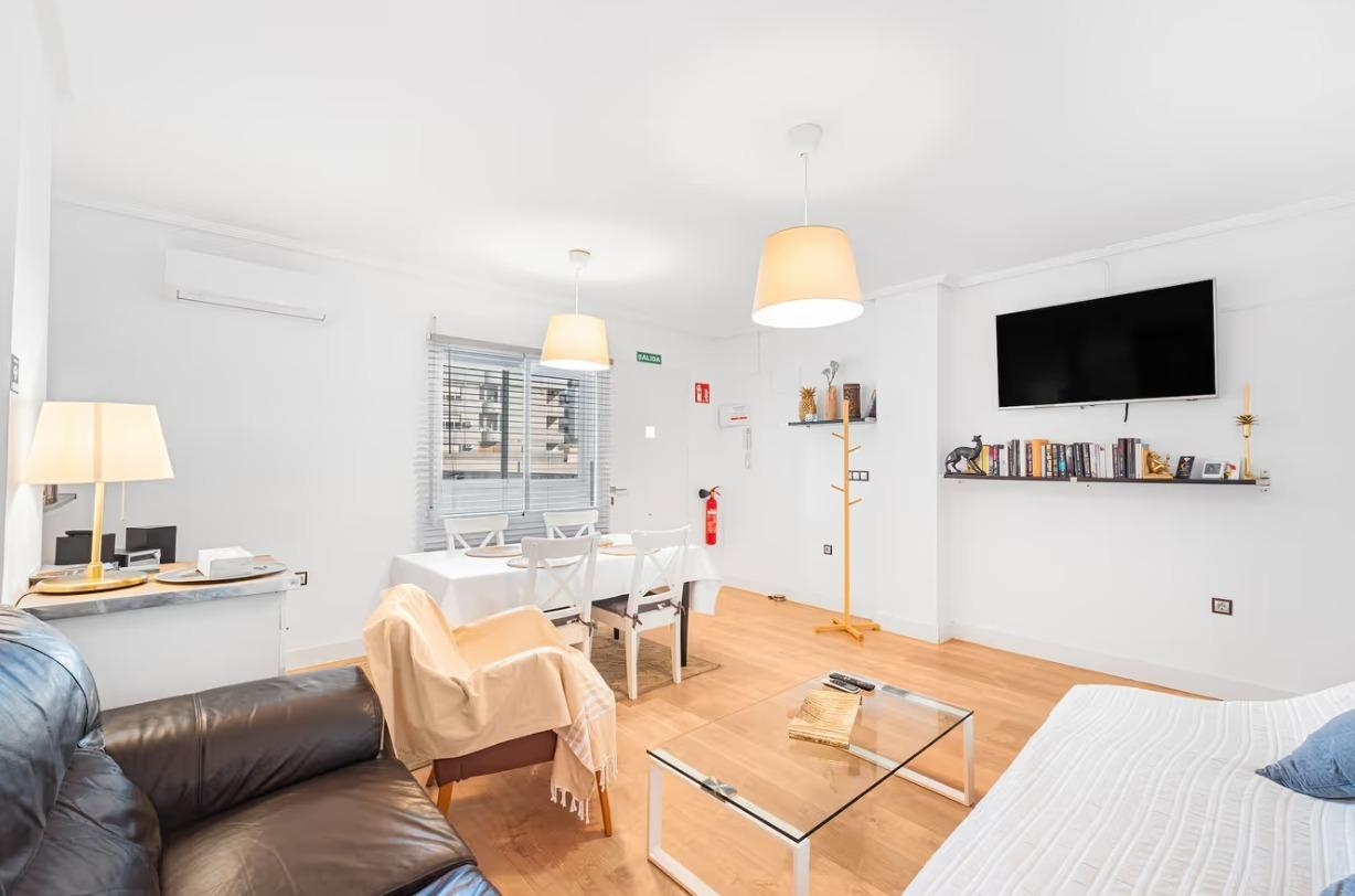 Apartamento de 3 dormitorios 2 baños, garaje, se alquila por