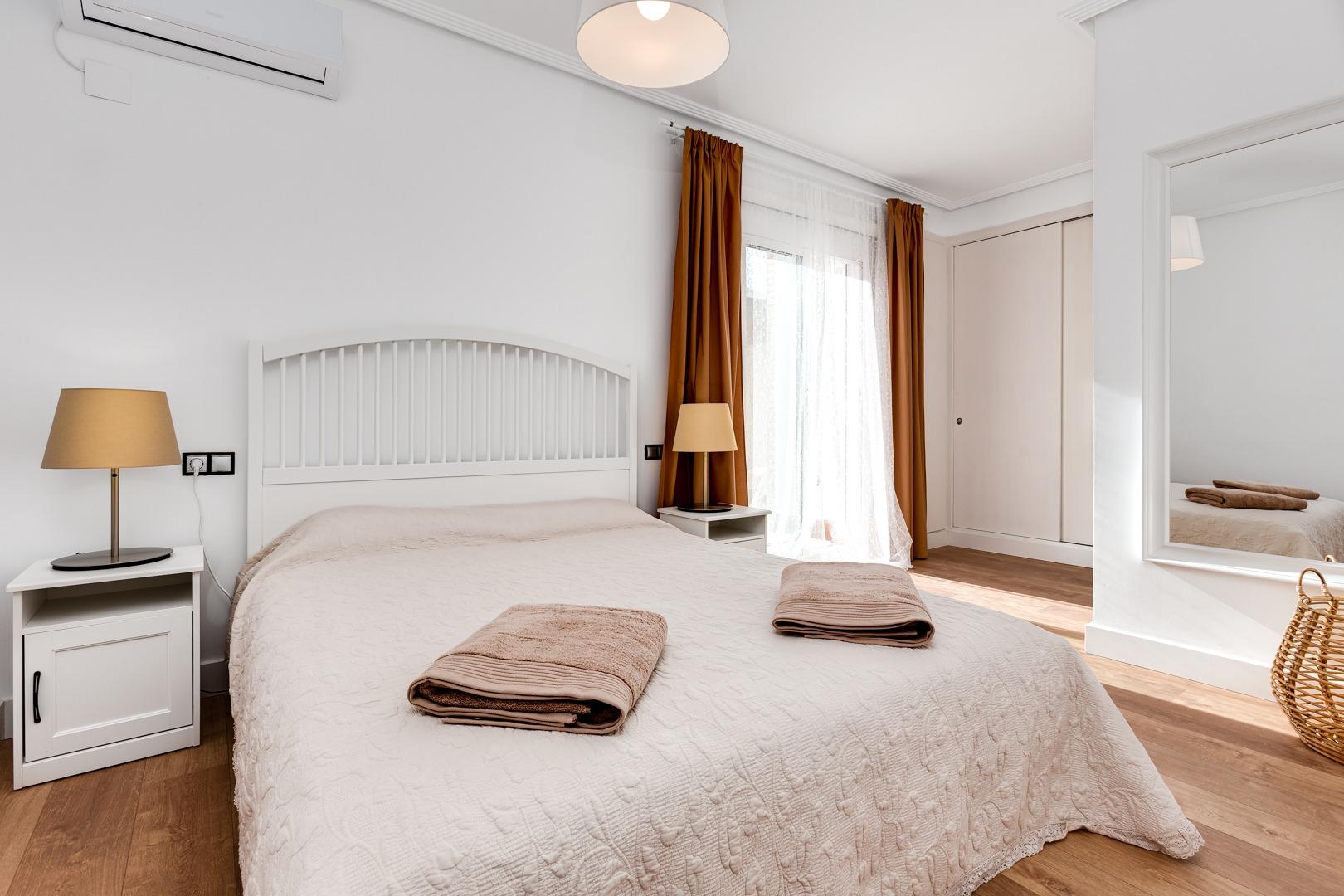 Apartamento de 3 dormitorios 2 baños, garaje, se alquila por - foto 16