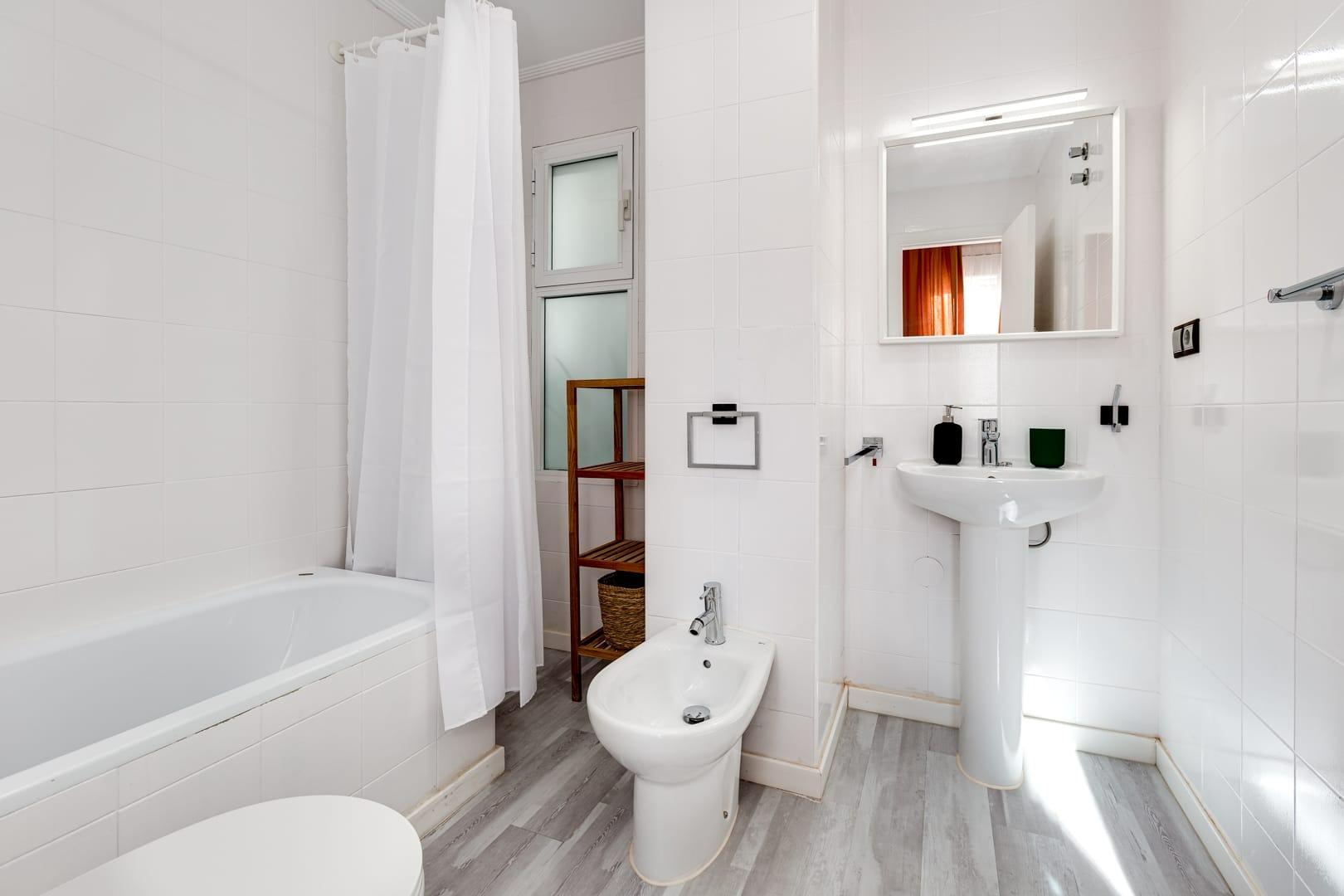 Apartamento de 3 dormitorios 2 baños, garaje, se alquila por - foto 20