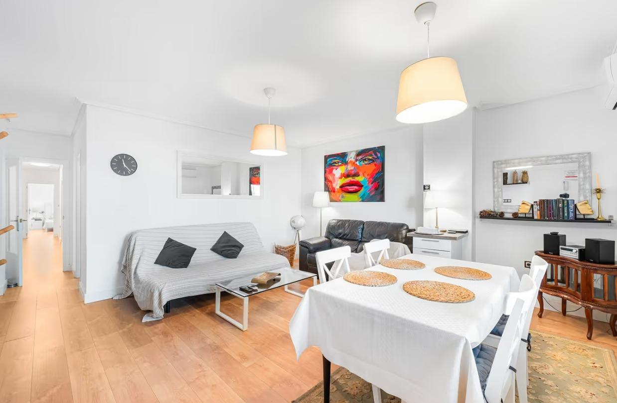 Apartamento de 3 dormitorios 2 baños, garaje, se alquila por - foto 3