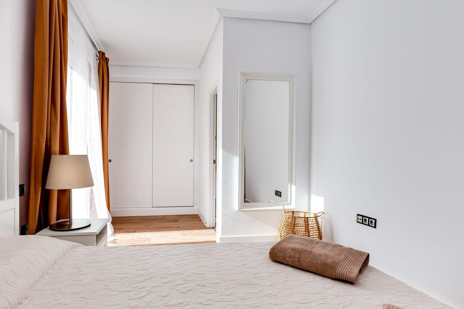 Apartamento de 3 dormitorios 2 baños, garaje, se alquila por - foto 21