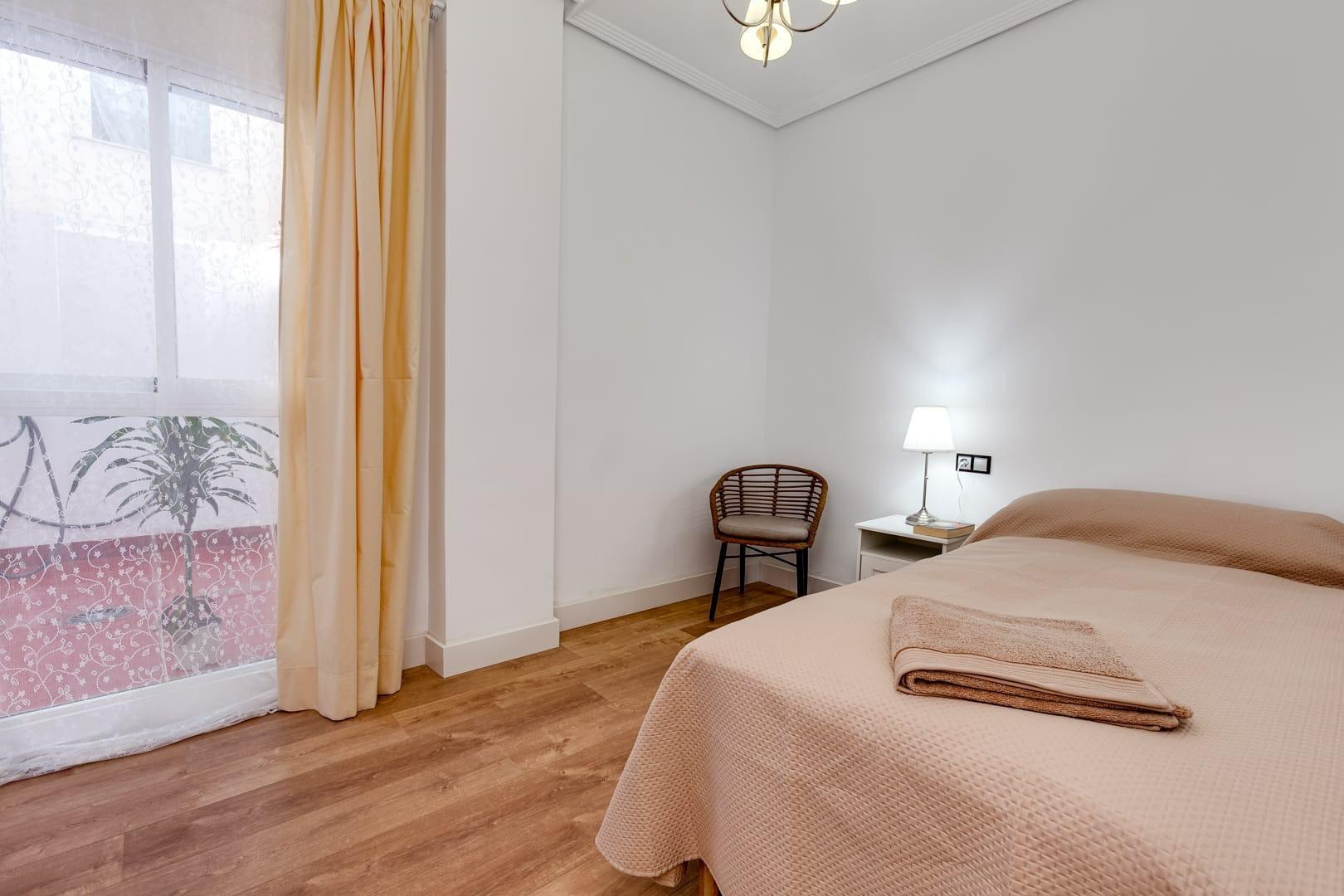 Apartamento de 3 dormitorios 2 baños, garaje, se alquila por - foto 24