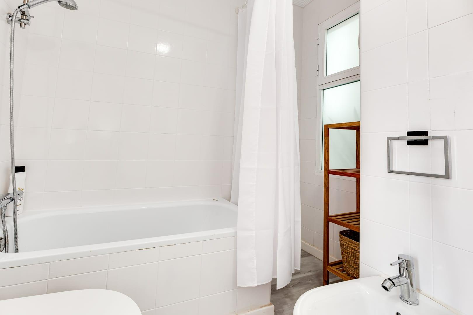 Apartamento de 3 dormitorios 2 baños, garaje, se alquila por - foto 25