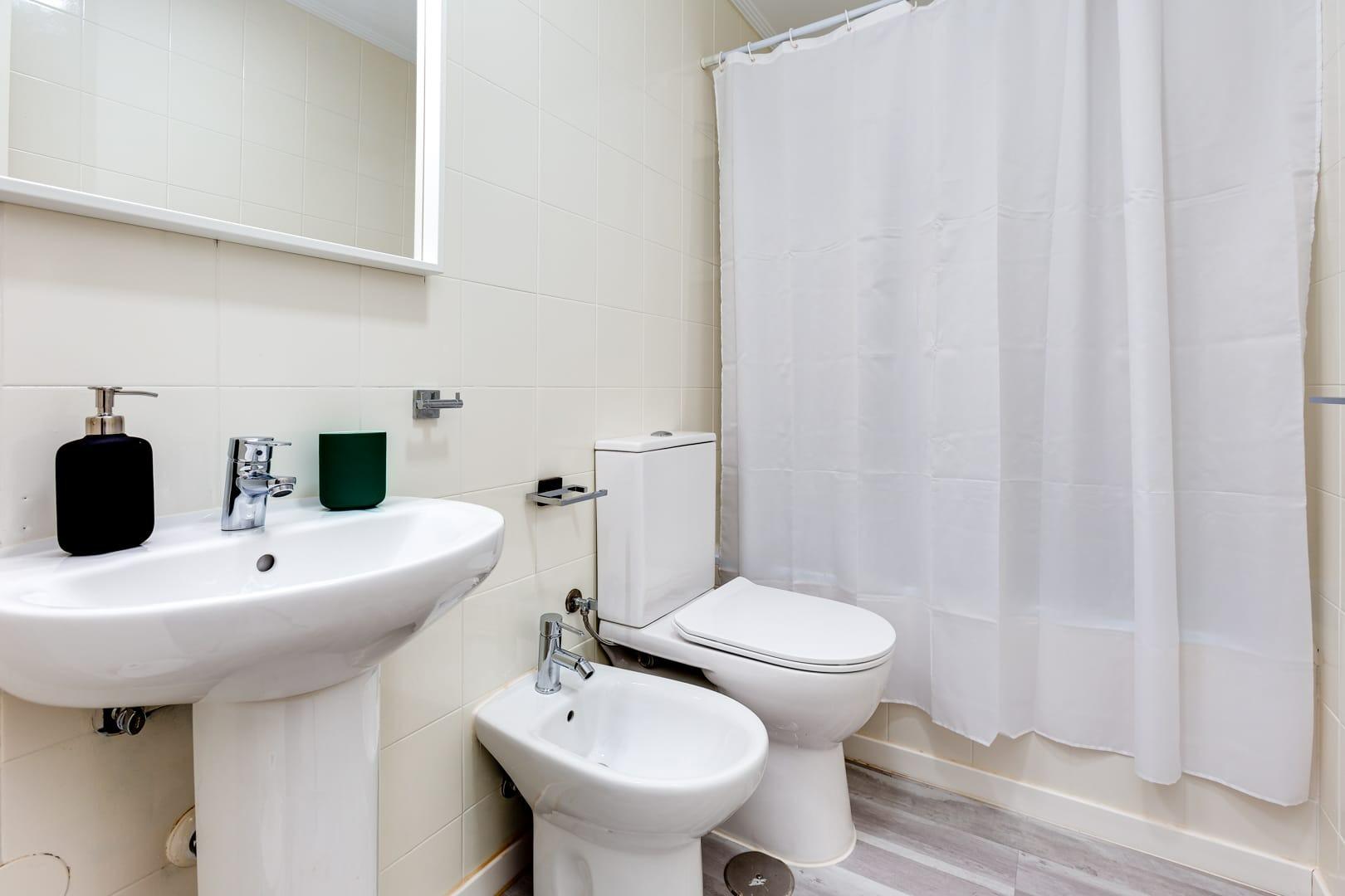 Apartamento de 3 dormitorios 2 baños, garaje, se alquila por - foto 26