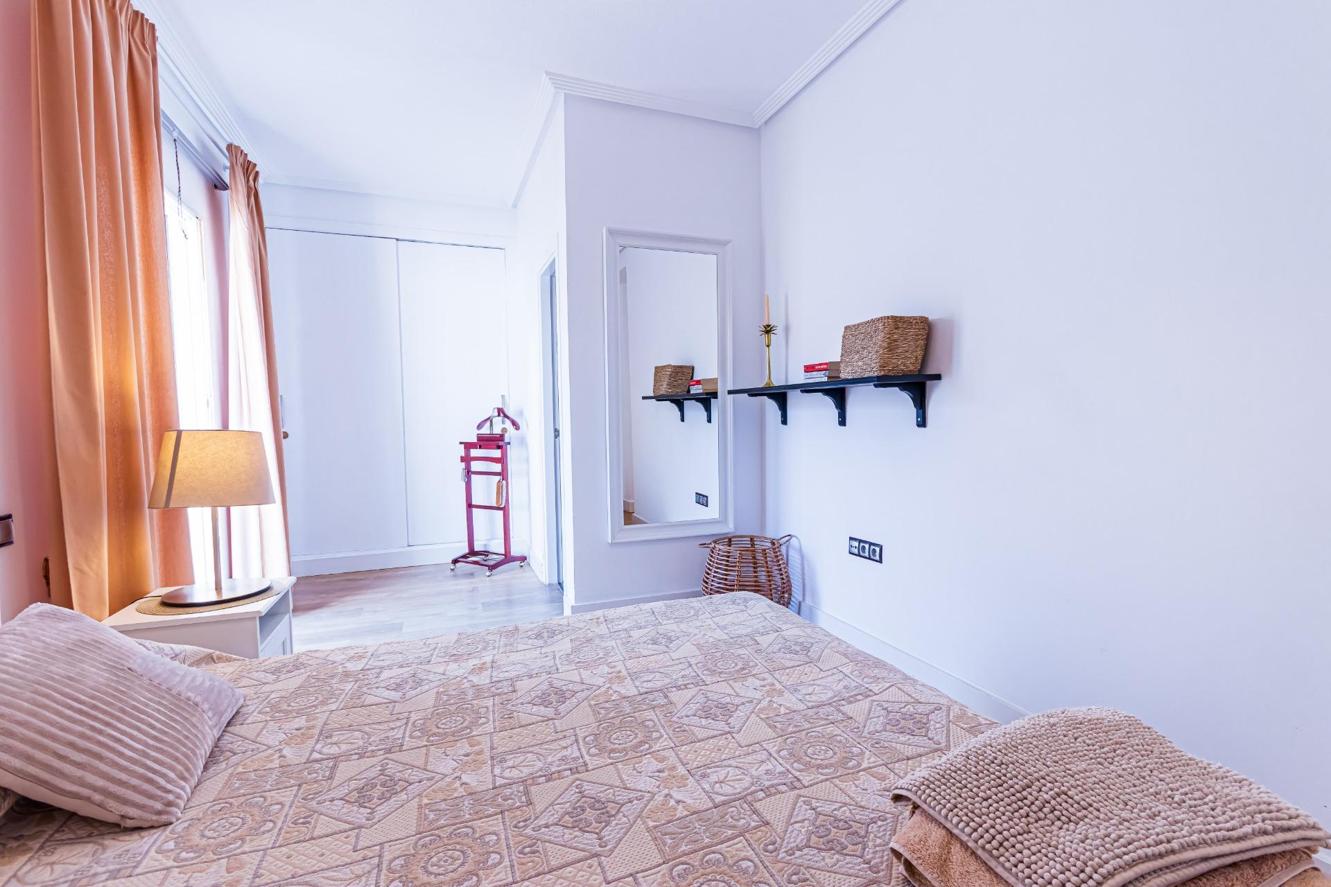 Apartamento de 3 dormitorios 2 baños, garaje, se alquila por - foto 30
