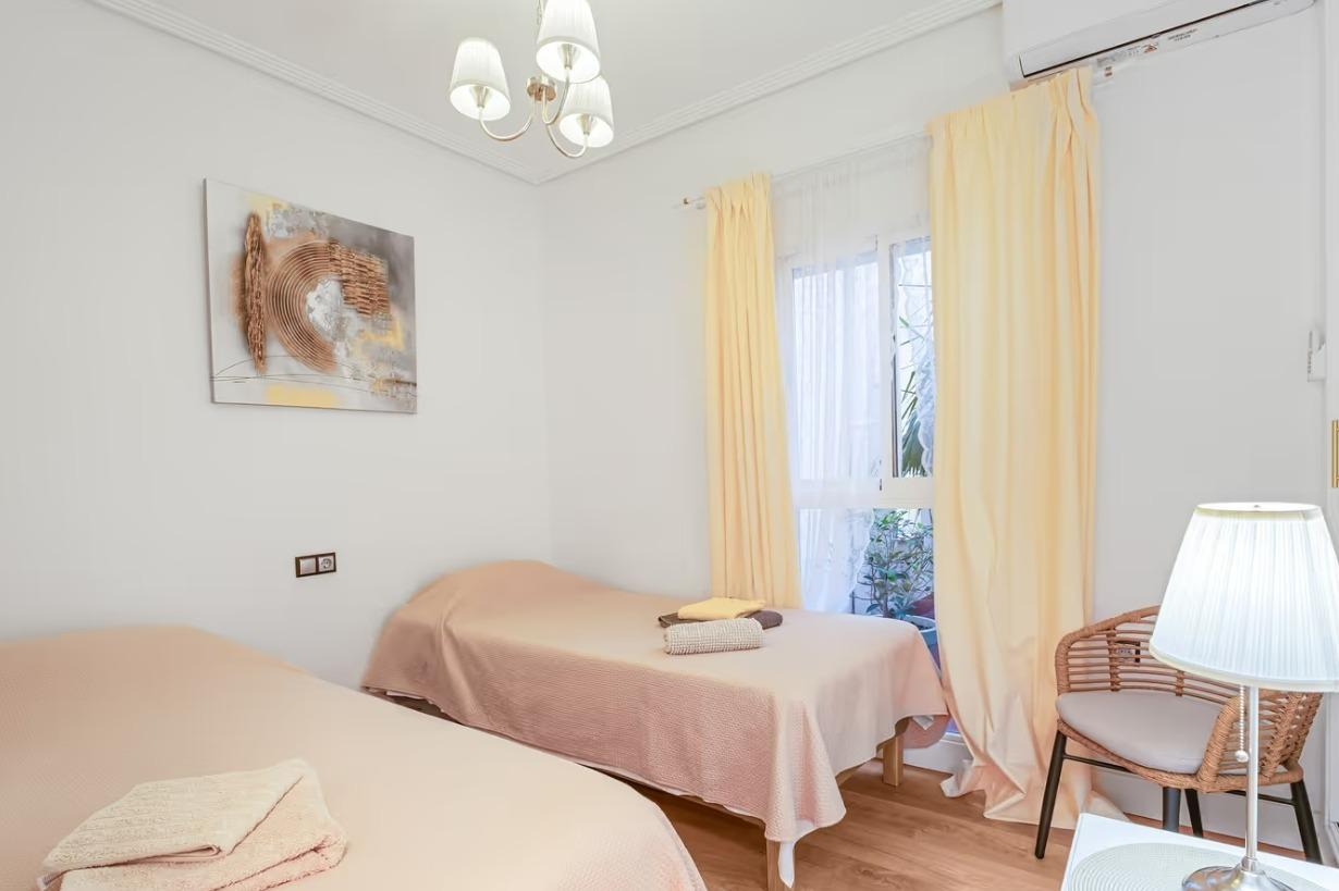 Apartamento de 3 dormitorios 2 baños, garaje, se alquila por - foto 41