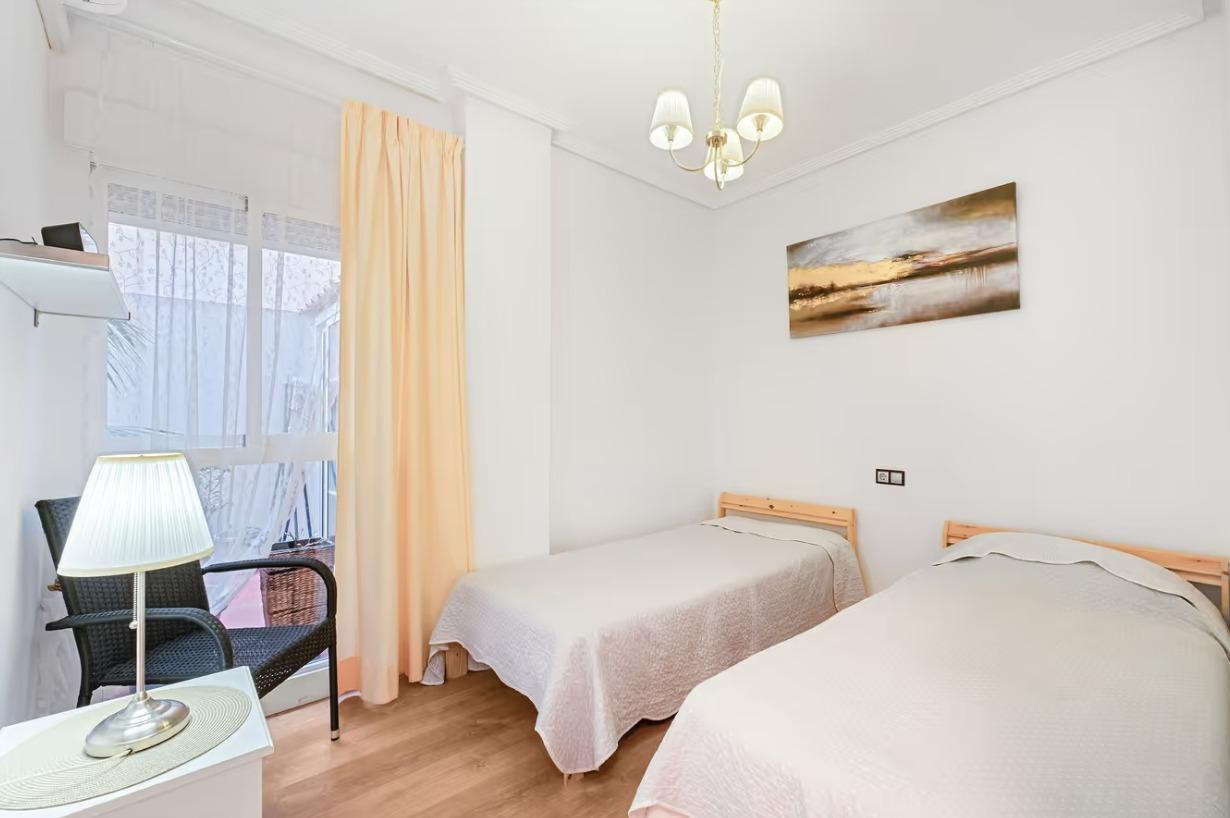 Apartamento de 3 dormitorios 2 baños, garaje, se alquila por - foto 43