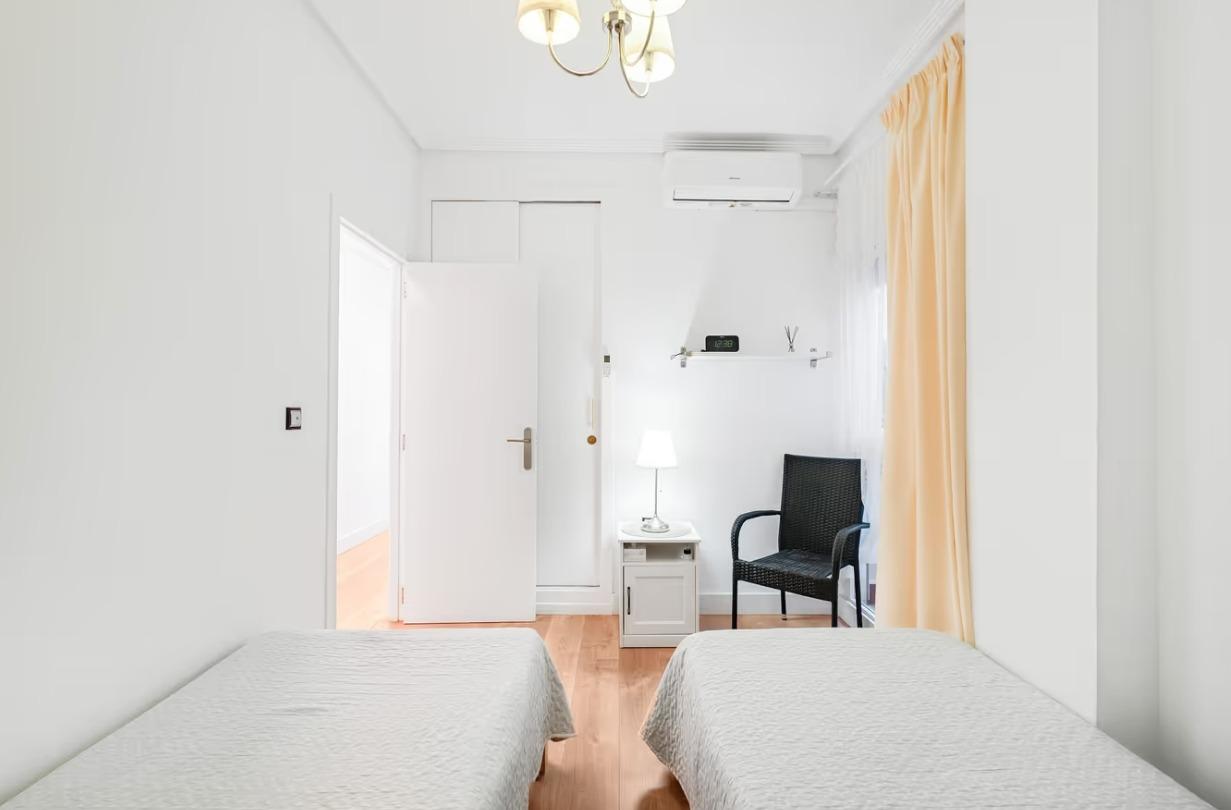 Apartamento de 3 dormitorios 2 baños, garaje, se alquila por - foto 44