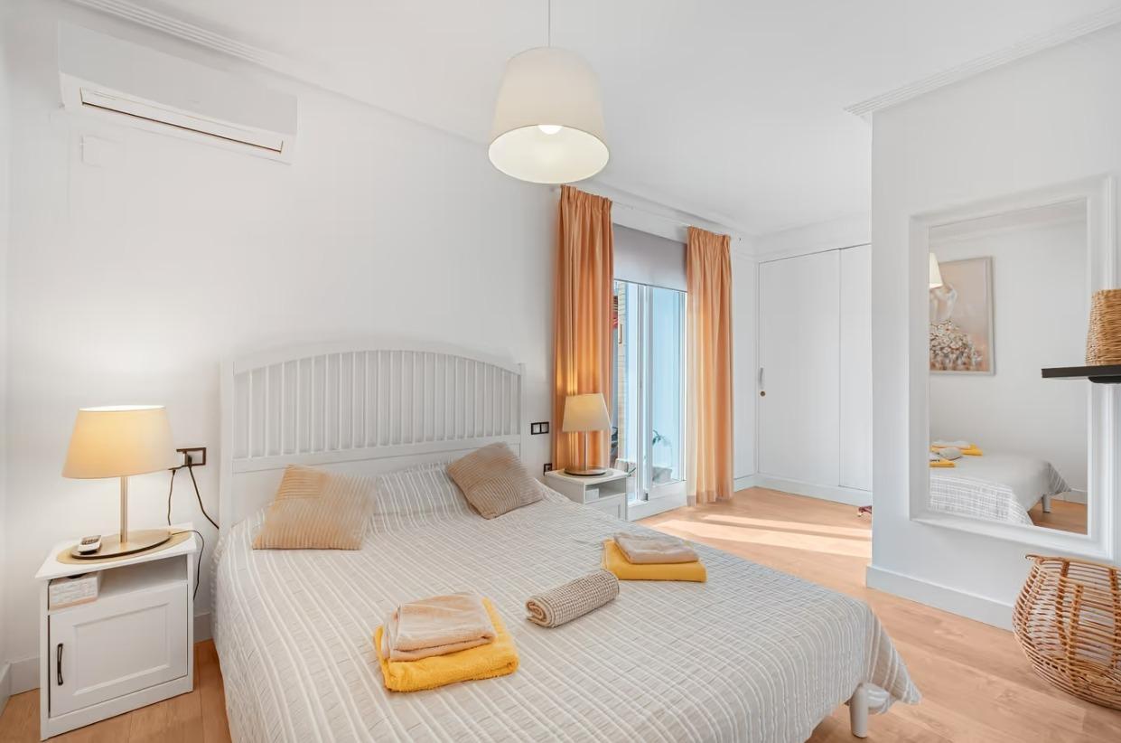 Apartamento de 3 dormitorios 2 baños, garaje, se alquila por - foto 6