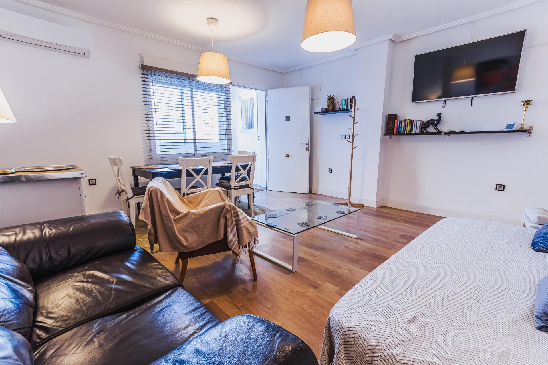 Apartamento de 3 dormitorios 2 baños, garaje, se alquila por - foto 8