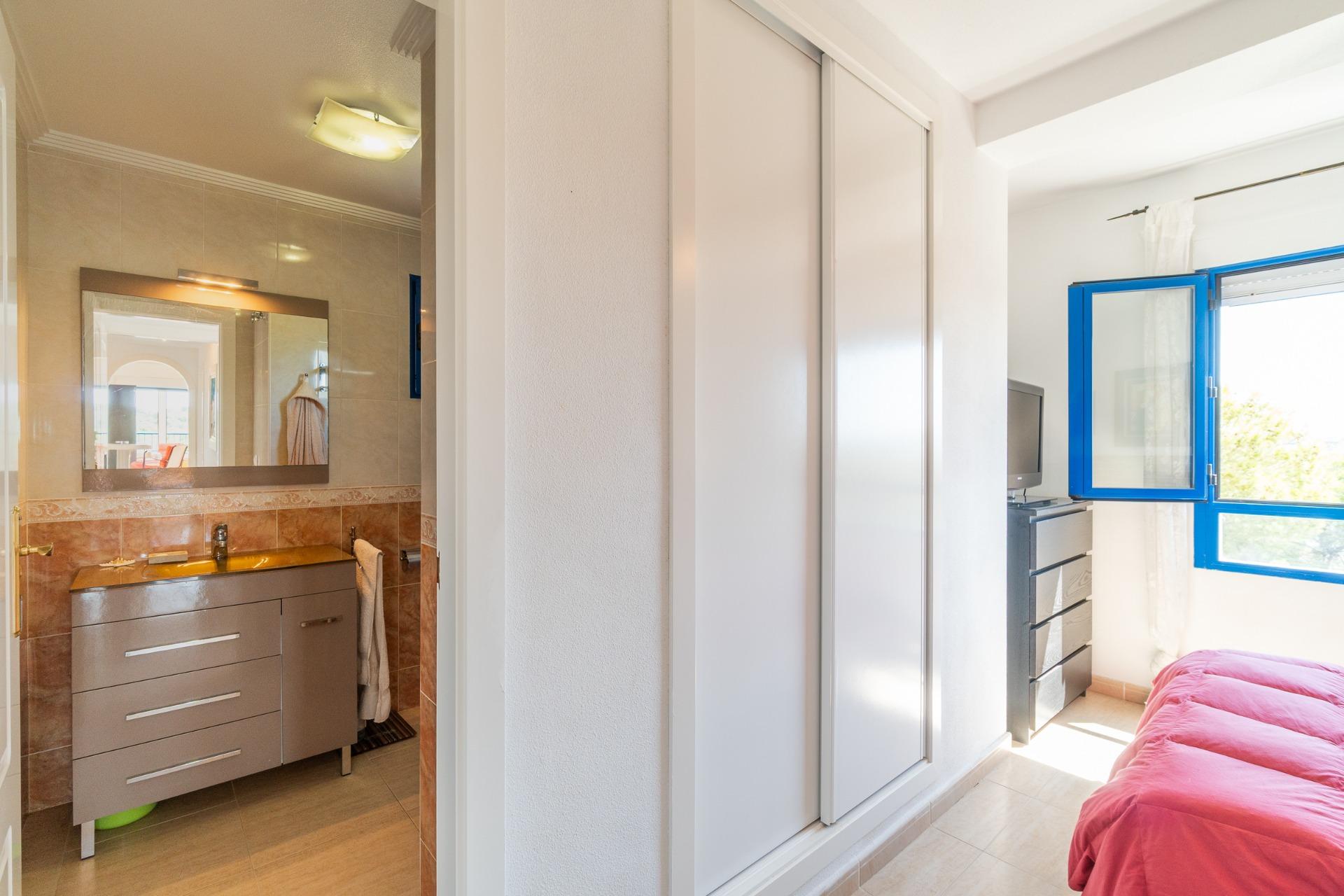 Apartamento con vistas al mar en Altos de Campoamor (Orihuel - foto 11