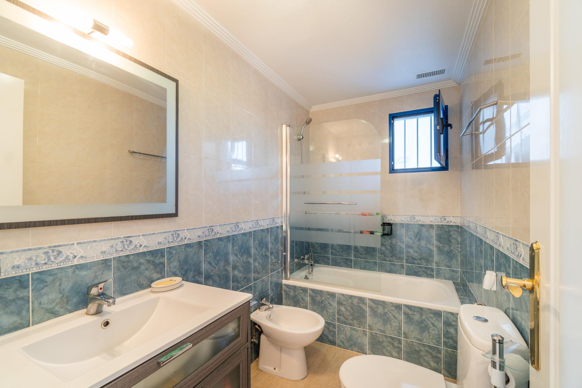 Apartamento con vistas al mar en Altos de Campoamor (Orihuel - foto 18