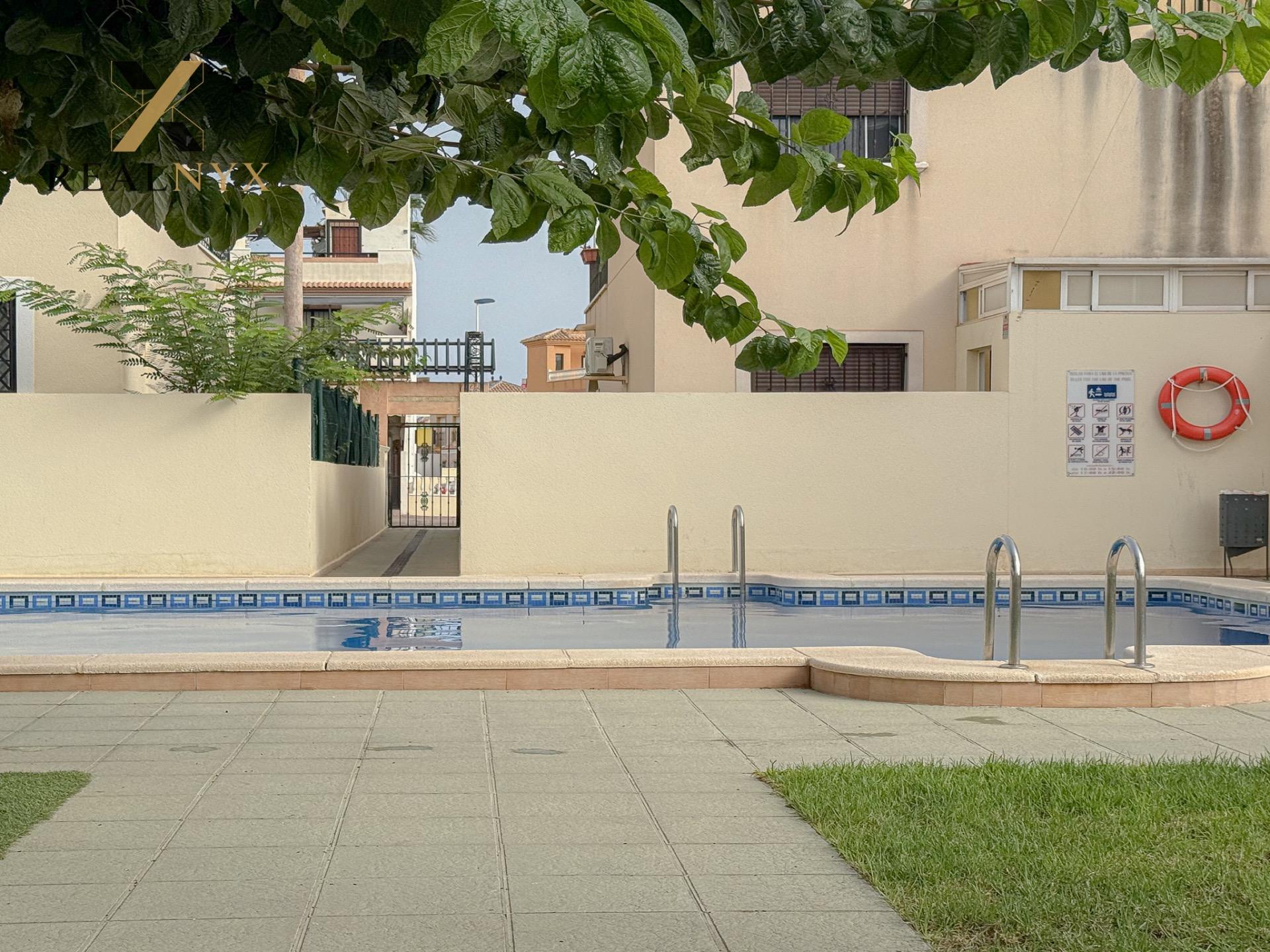 Aguas Nuevas! Espectacular chalet con gigantesco solarium y  - foto 2