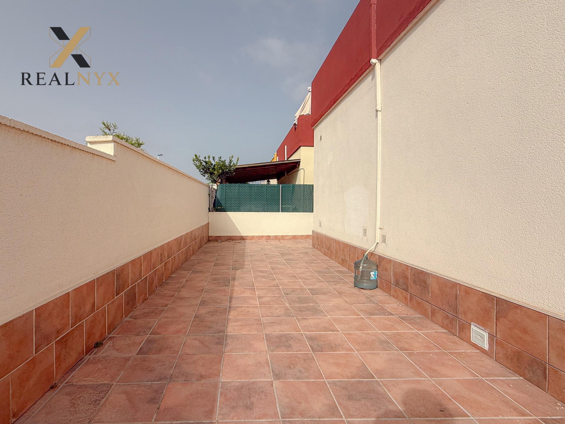 Aguas Nuevas! Espectacular chalet con gigantesco solarium y  - foto 11