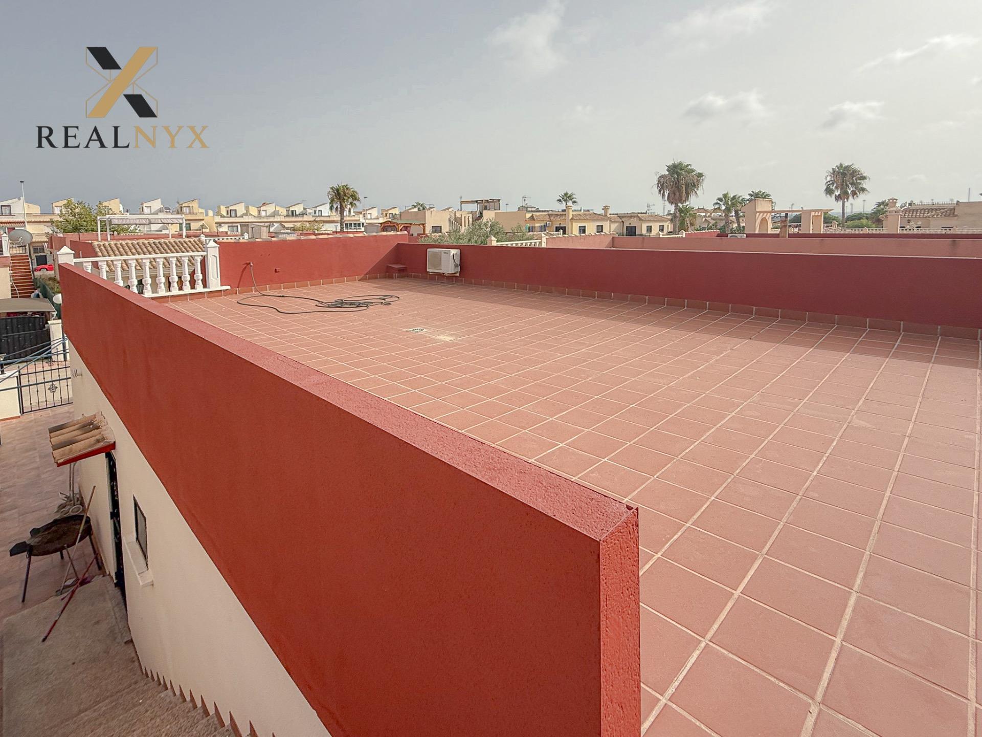 Aguas Nuevas! Espectacular chalet con gigantesco solarium y  - foto 15