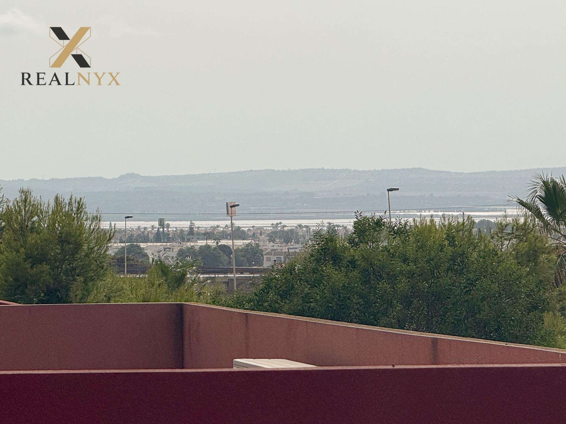 Aguas Nuevas! Espectacular chalet con gigantesco solarium y  - foto 18