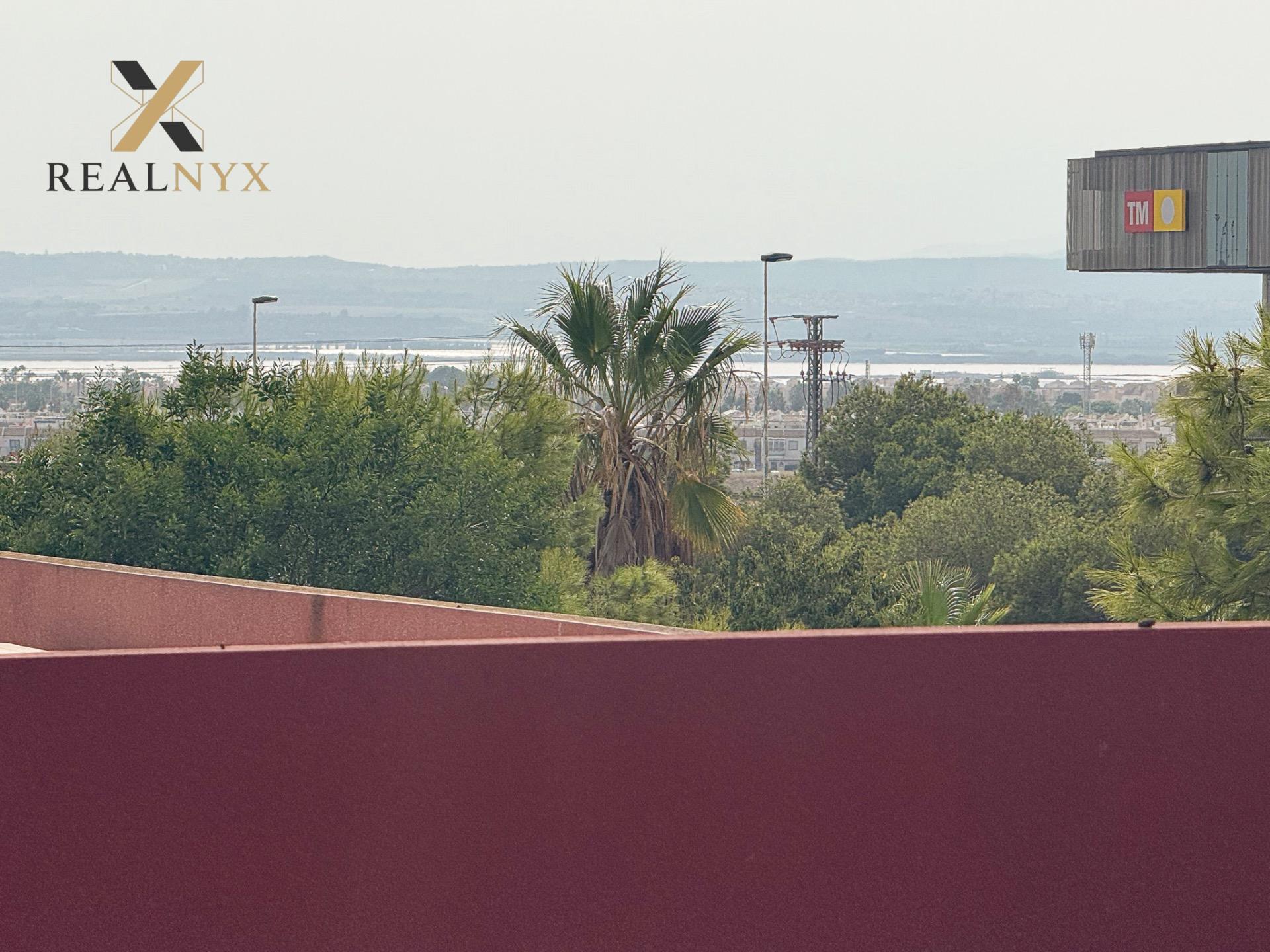 Aguas Nuevas! Espectacular chalet con gigantesco solarium y  - foto 19