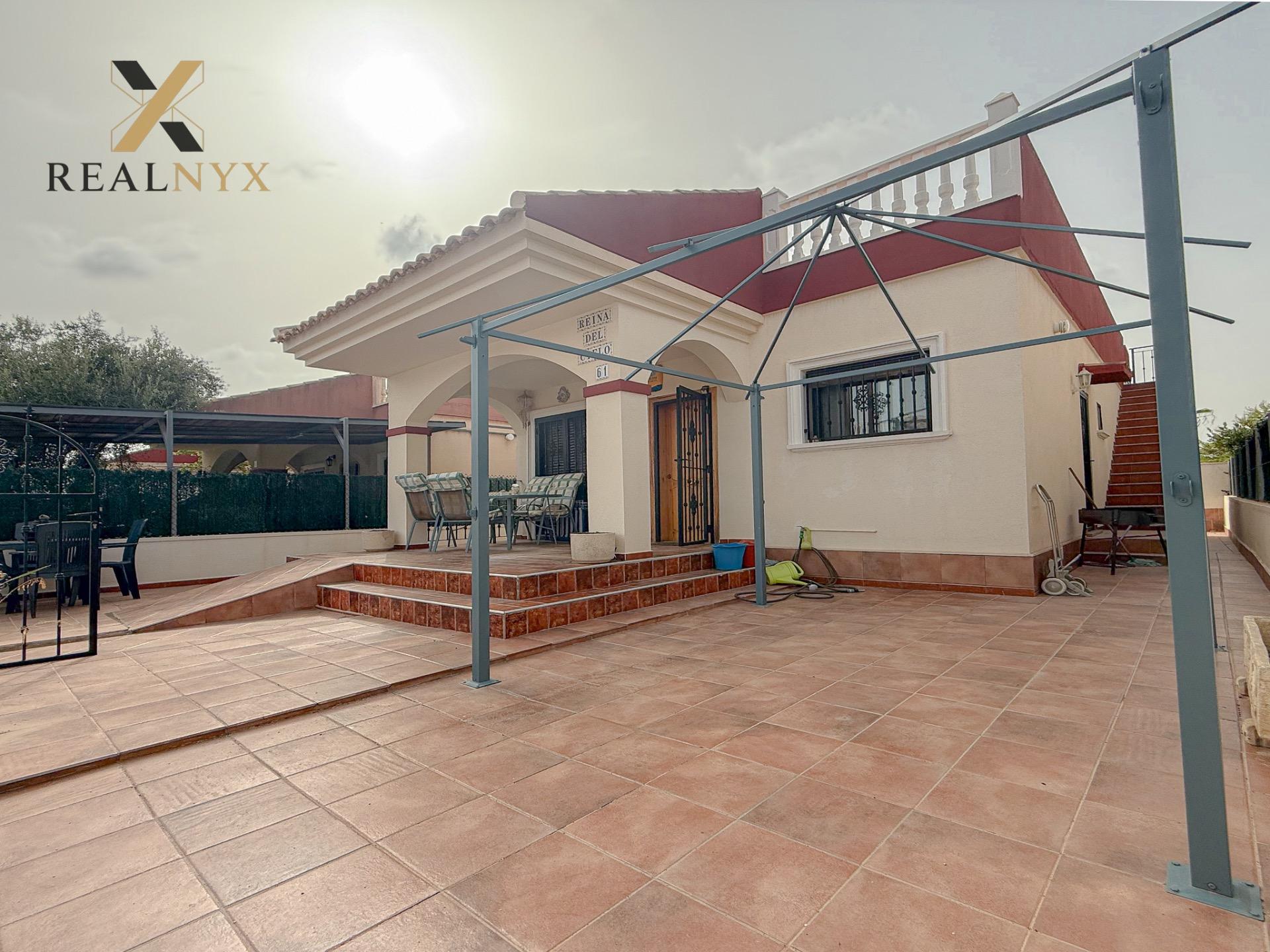 Aguas Nuevas! Espectacular chalet con gigantesco solarium y  - foto 3