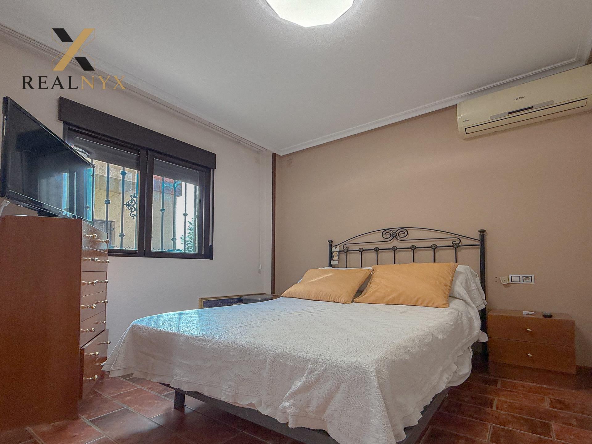 Aguas Nuevas! Espectacular chalet con gigantesco solarium y  - foto 29