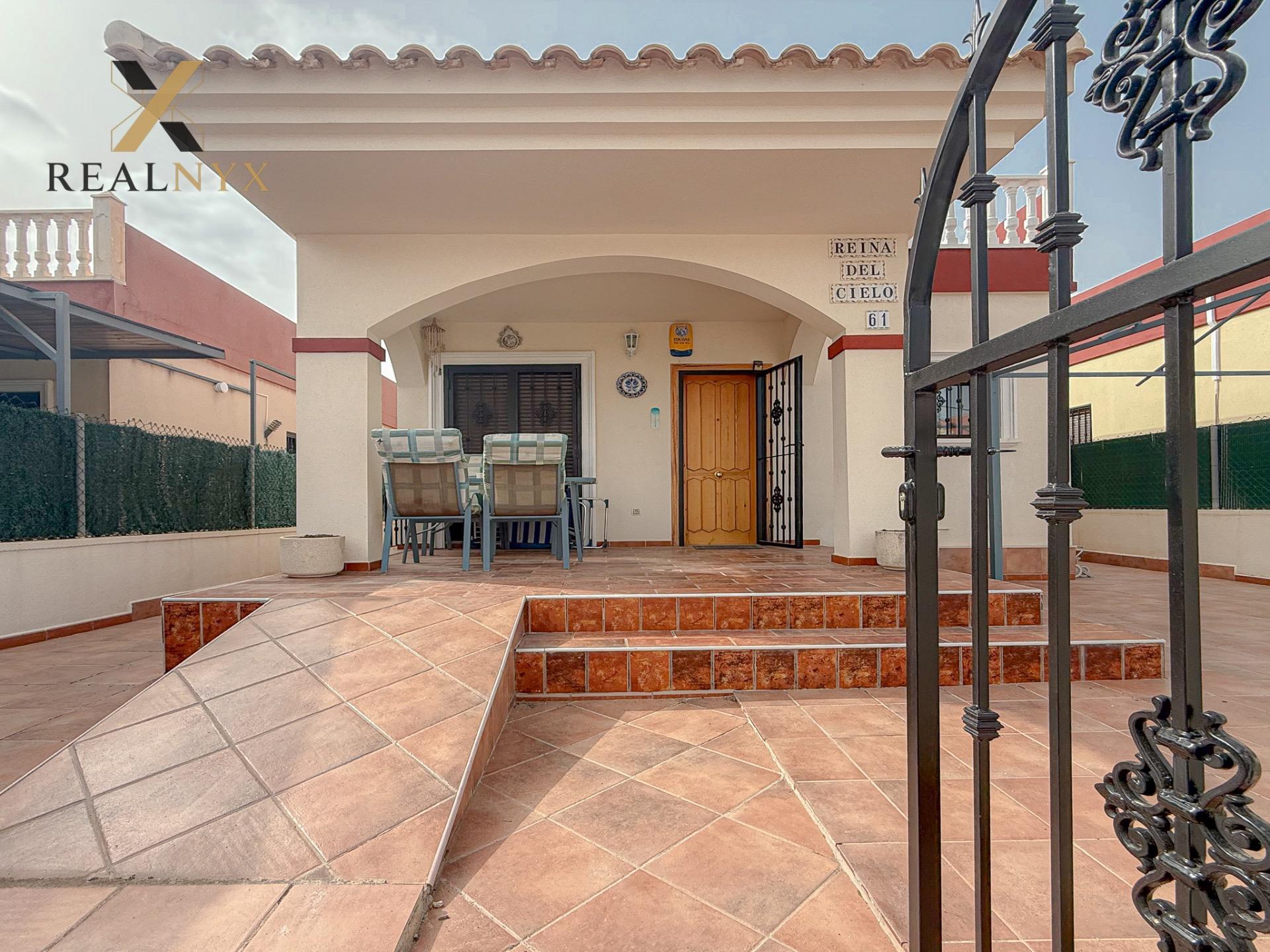 Aguas Nuevas! Espectacular chalet con gigantesco solarium y  - foto 4