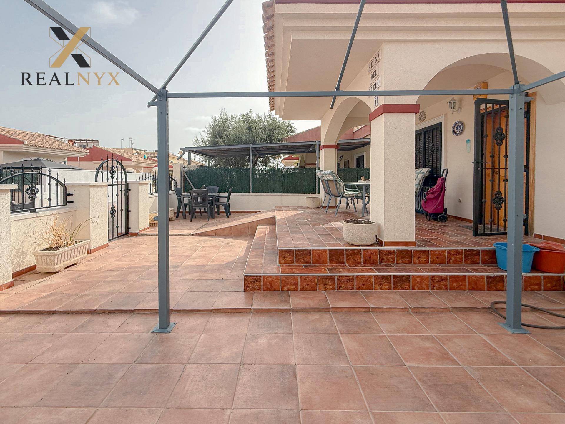Aguas Nuevas! Espectacular chalet con gigantesco solarium y  - foto 5