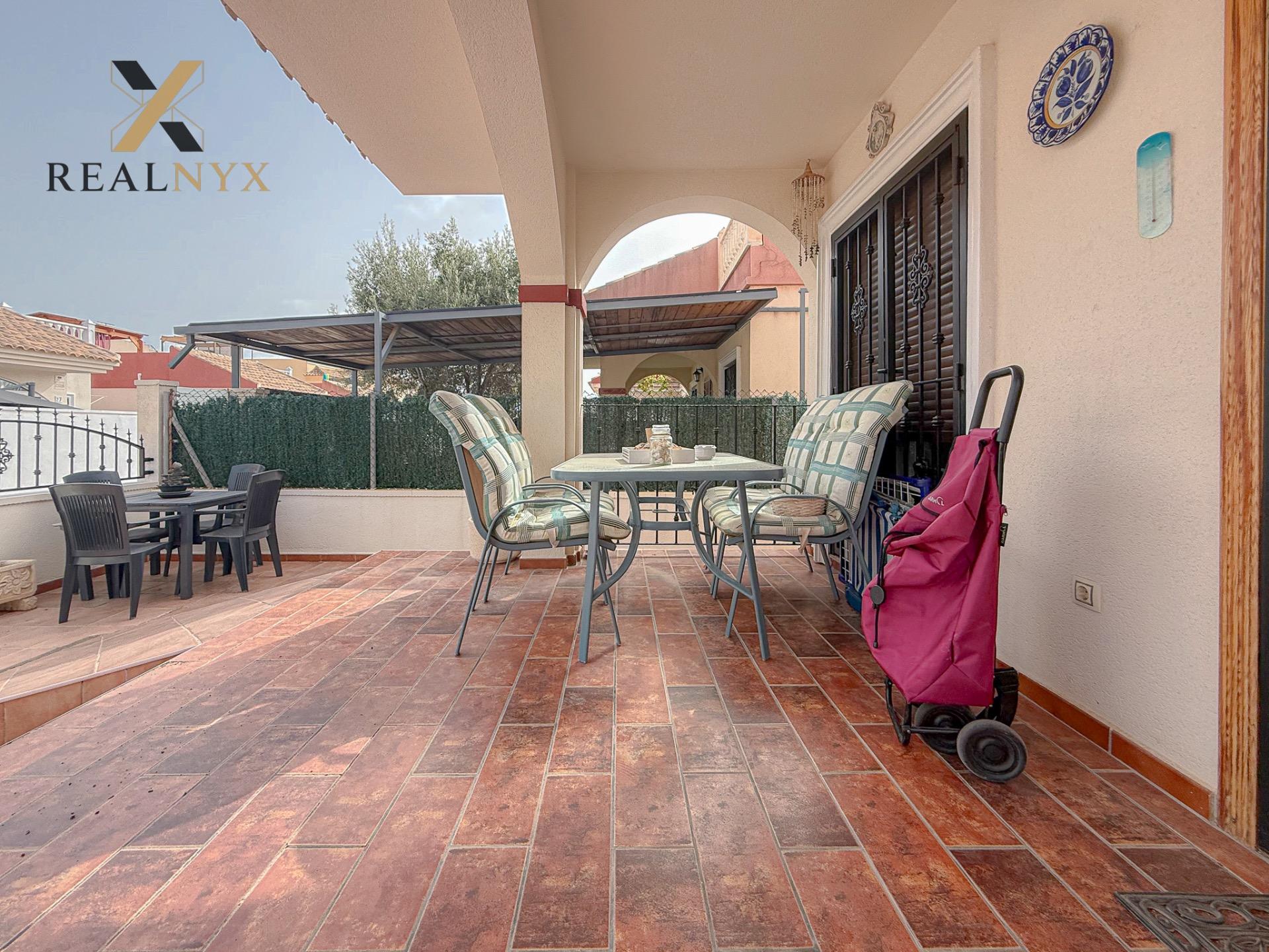 Aguas Nuevas! Espectacular chalet con gigantesco solarium y  - foto 6