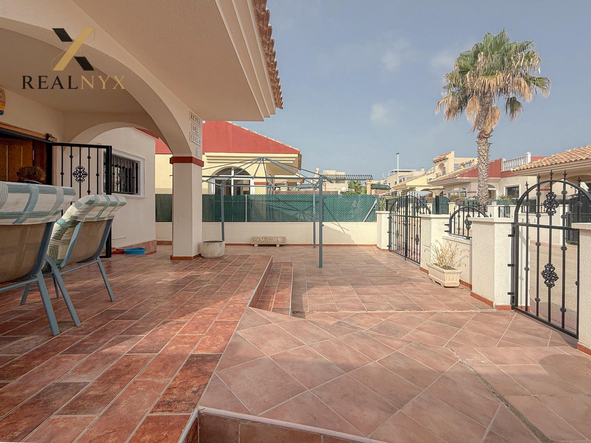 Aguas Nuevas! Espectacular chalet con gigantesco solarium y  - foto 7