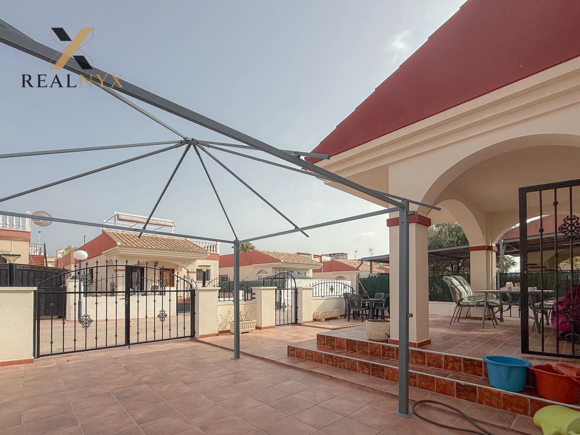 Aguas Nuevas! Espectacular chalet con gigantesco solarium y  - foto 8