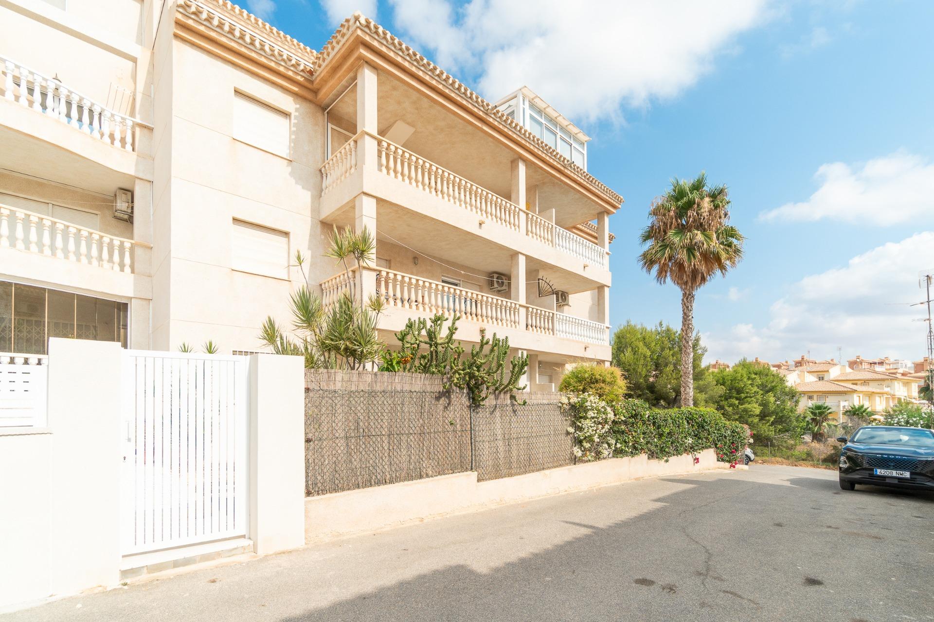 AMPLIO APARTAMENTO PLANTA BAJA DE 107 m2 JUNTO A PISCINA EN  - foto 4