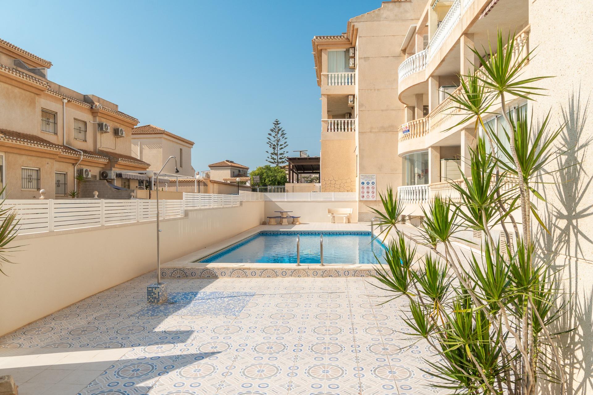 AMPLIO APARTAMENTO PLANTA BAJA DE 107 m2 JUNTO A PISCINA EN  - foto 41