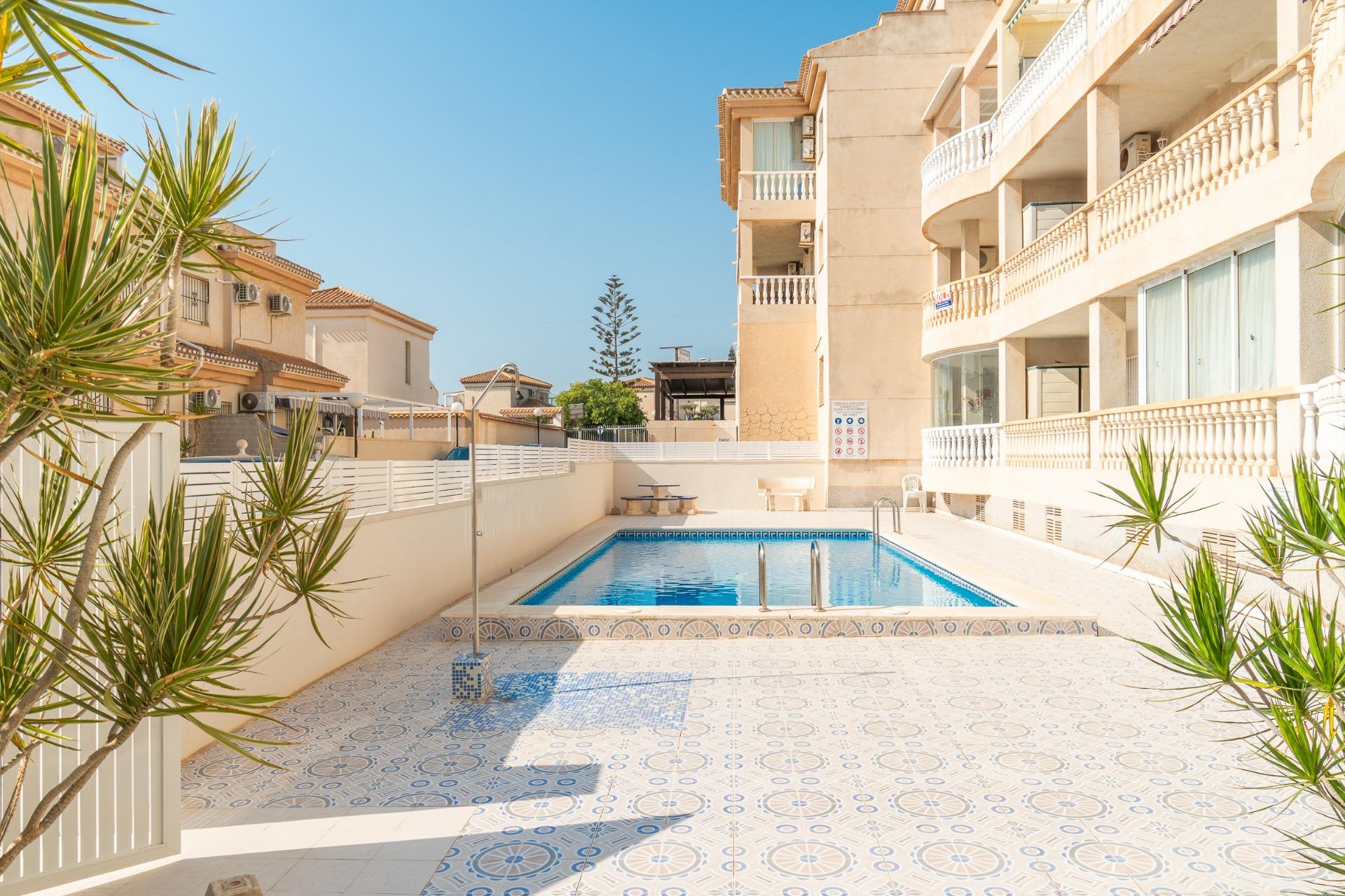 AMPLIO APARTAMENTO PLANTA BAJA DE 107 m2 JUNTO A PISCINA EN  - foto 42