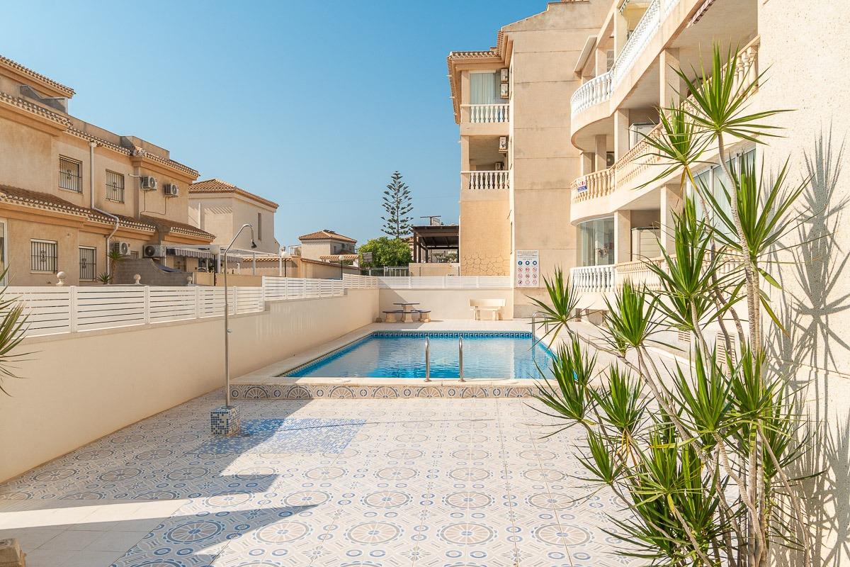 AMPLIO APARTAMENTO PLANTA BAJA DE 107 m2 JUNTO A PISCINA EN  - foto 6