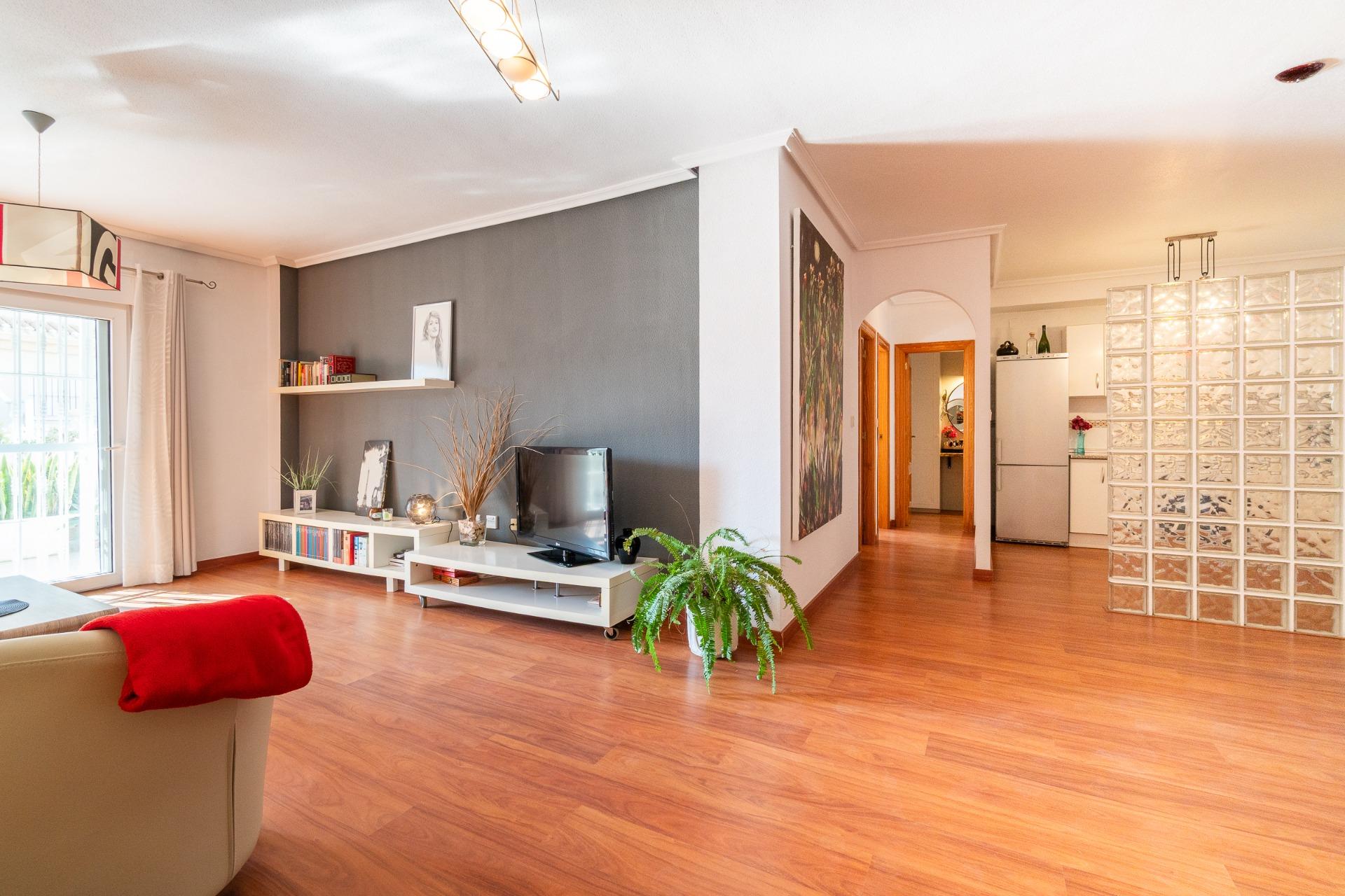 AMPLIO APARTAMENTO PLANTA BAJA DE 107 m2 JUNTO A PISCINA EN  - foto 8