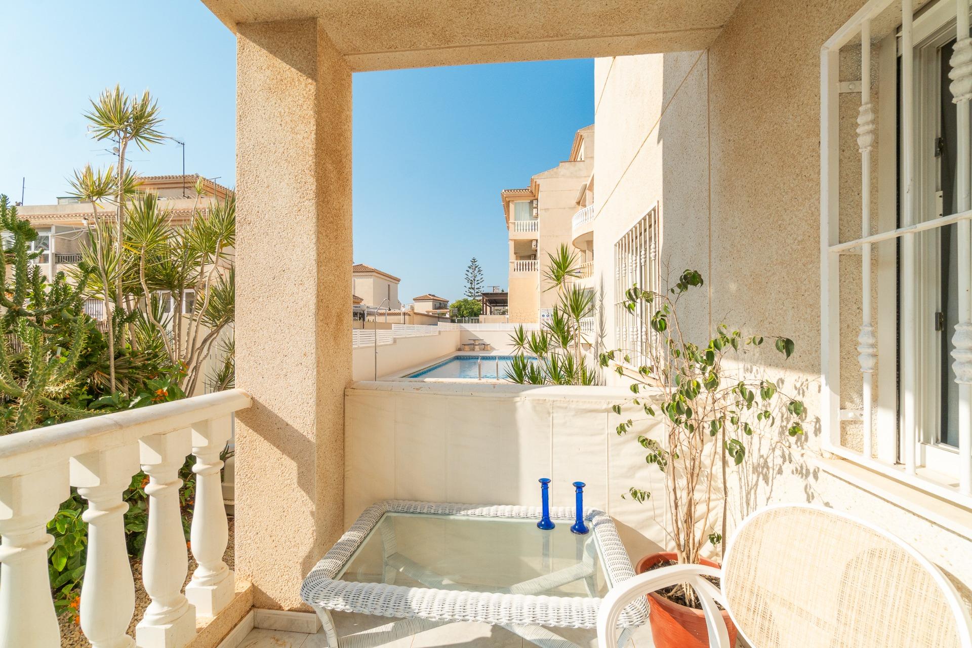 AMPLIO APARTAMENTO PLANTA BAJA DE 107 m2 JUNTO A PISCINA EN  - foto 10