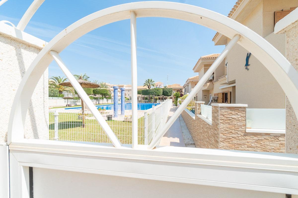ADOSADO EN ESQUINA MIRANDO A PISCINA Y JARDINES EN PLAYA FLA - foto 16