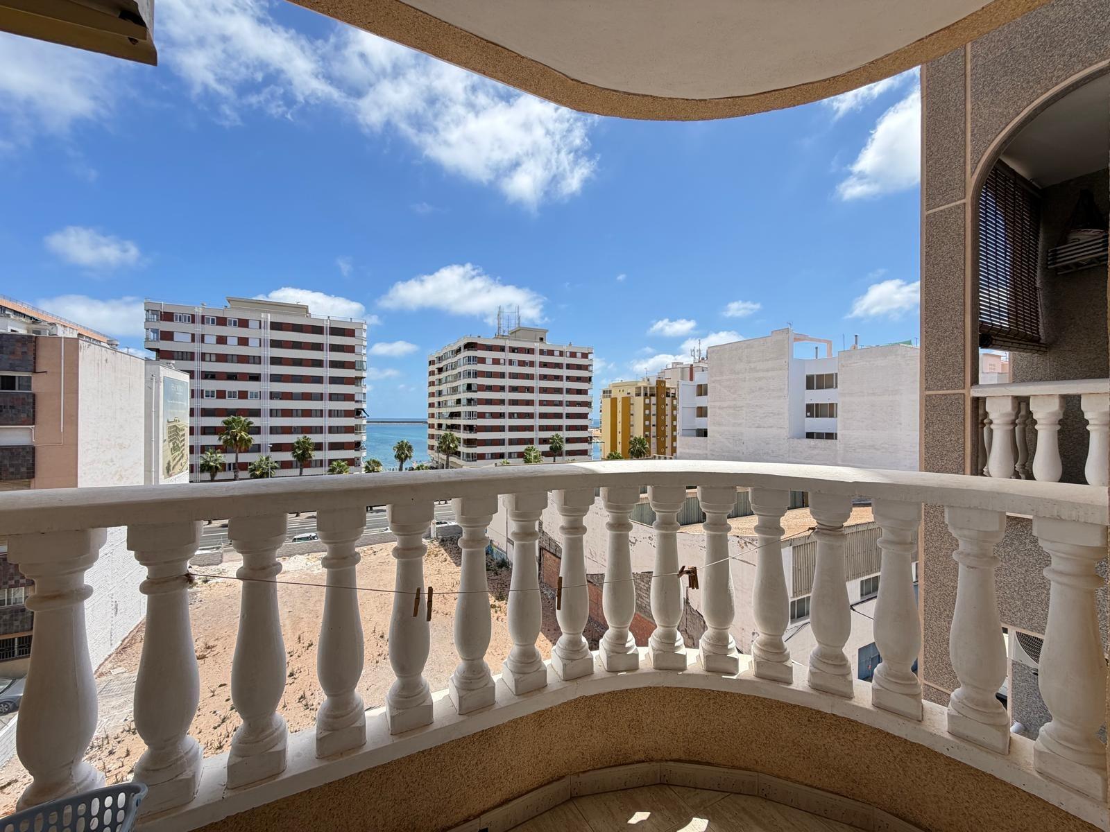 APARTAMENTO EN ACEQUION CON VISTAS AL MAR Y A 100 METROS DE 