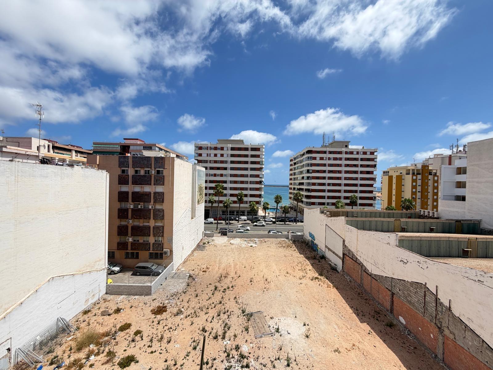 APARTAMENTO EN ACEQUION CON VISTAS AL MAR Y A 100 METROS DE  - foto 18