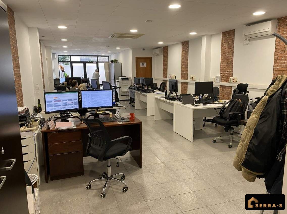 Local en alquiler en el centro de Calella - 138 m2, ideal para oficinas o negocio