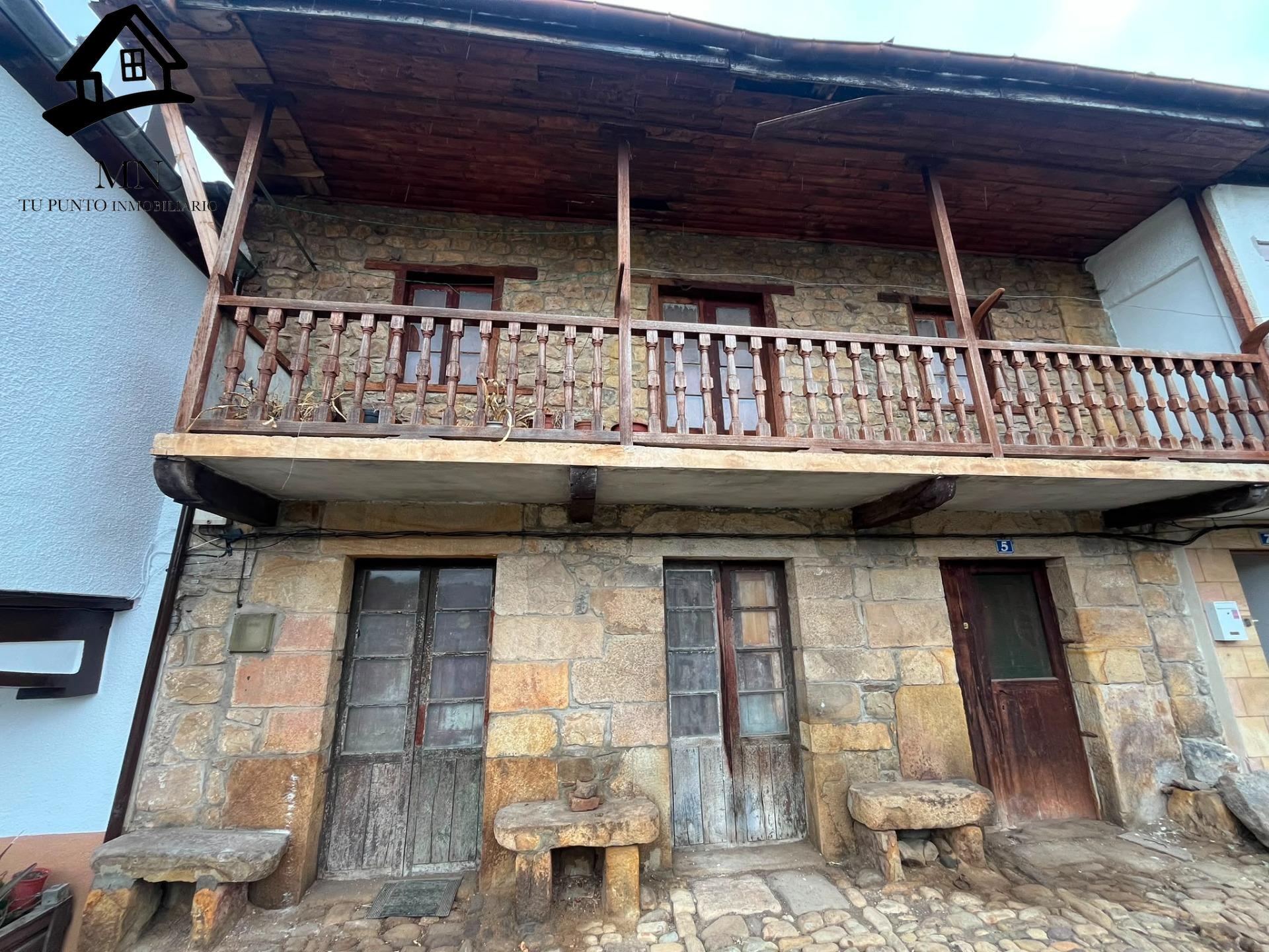 Casa de piedra tradicional con balconada en pleno centro de  - foto 3
