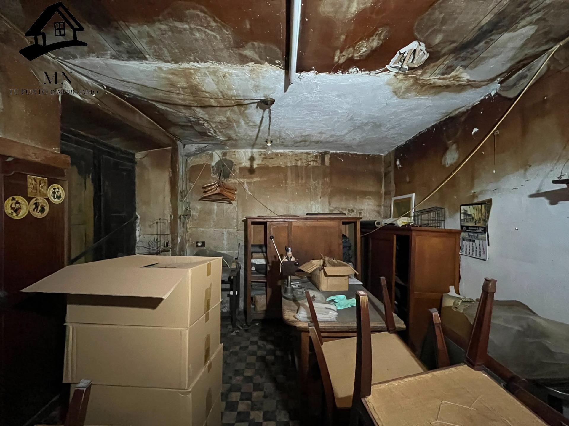 Casa de piedra tradicional con balconada en pleno centro de  - foto 8
