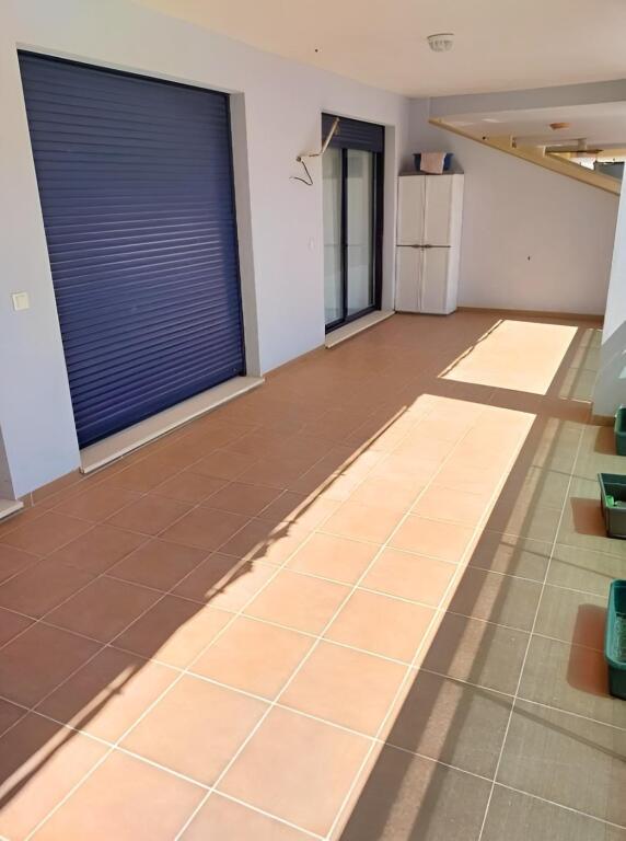 En venta, apartamento de 2 habitaciones con amplia terraza e