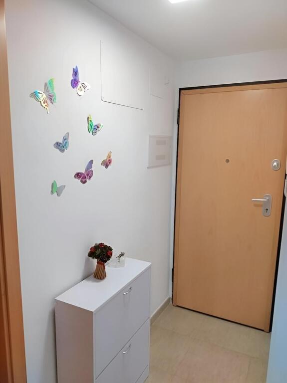 En venta, apartamento de 2 habitaciones con amplia terraza e - foto 5