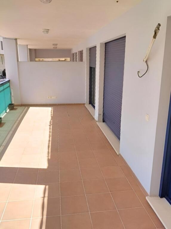 En venta, apartamento de 2 habitaciones con amplia terraza e - foto 9