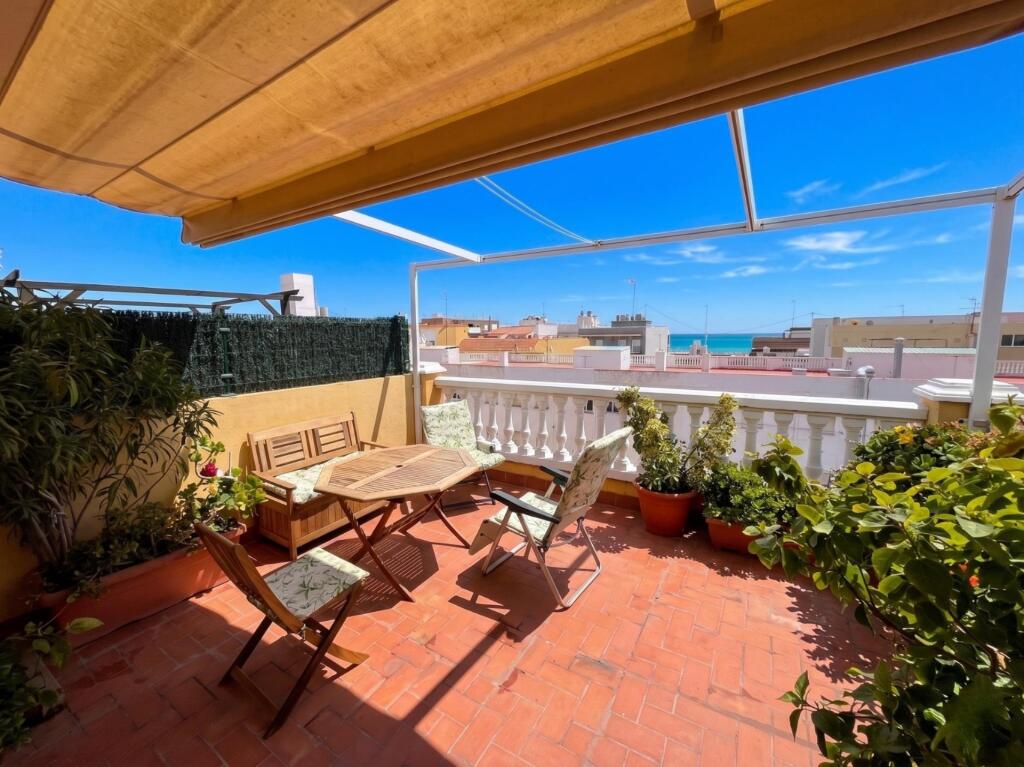 Espectacular apartamento con terraza privada y vistas al mar