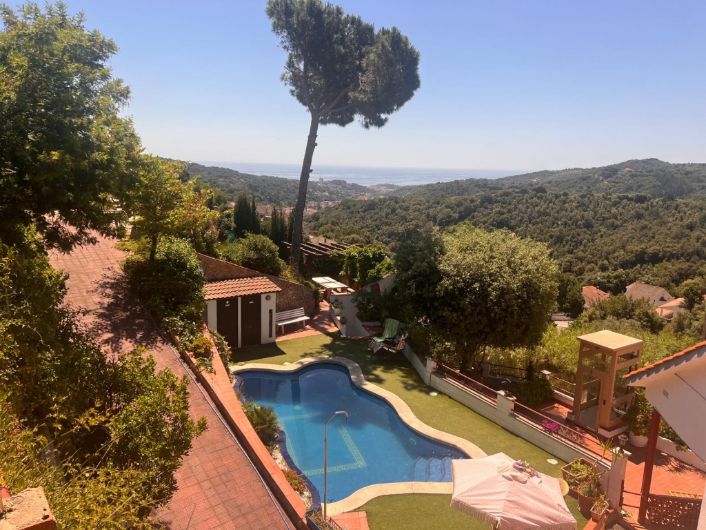 Casa-Chalet en Venta en Arenys De Munt Barcelona - foto 2